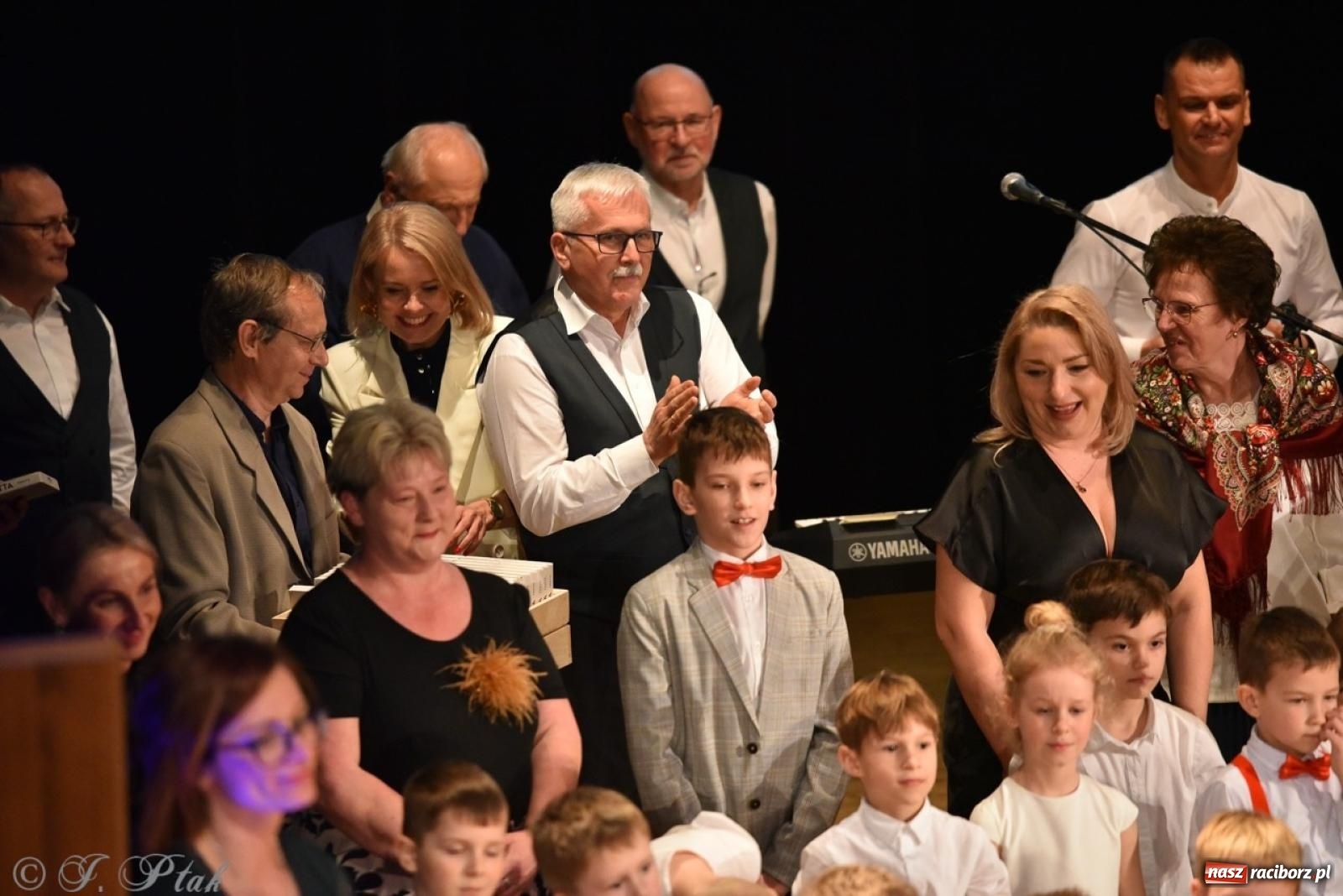 Zdjęcie w galerii na portalu naszraciborz.pl: 80 lat przedszkola w Brzeziu. Wzruszenia, wspomnienia i artystyczne talenty na scenie RCK [FOTO i WIDEO] wiadomości z regionu