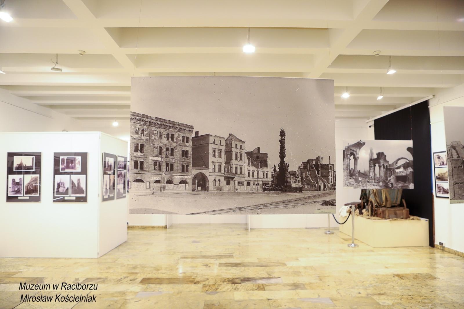 Zdjęcie w galerii na portalu naszraciborz.pl: Racibórz 1945. Konferencja i wystawa upamiętniły dramatyczne wydarzenia sprzed 80 lat [FOTO i WIDEO] wiadomości z regionu