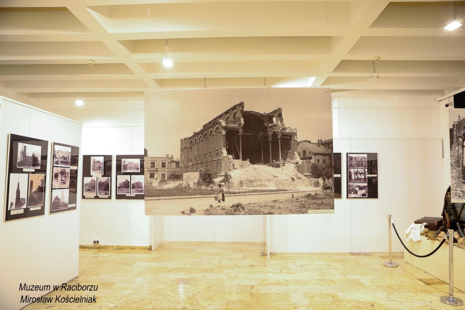 Zdjęcie w galerii na portalu naszraciborz.pl: Racibórz 1945. Konferencja i wystawa upamiętniły dramatyczne wydarzenia sprzed 80 lat [FOTO i WIDEO] wiadomości z regionu