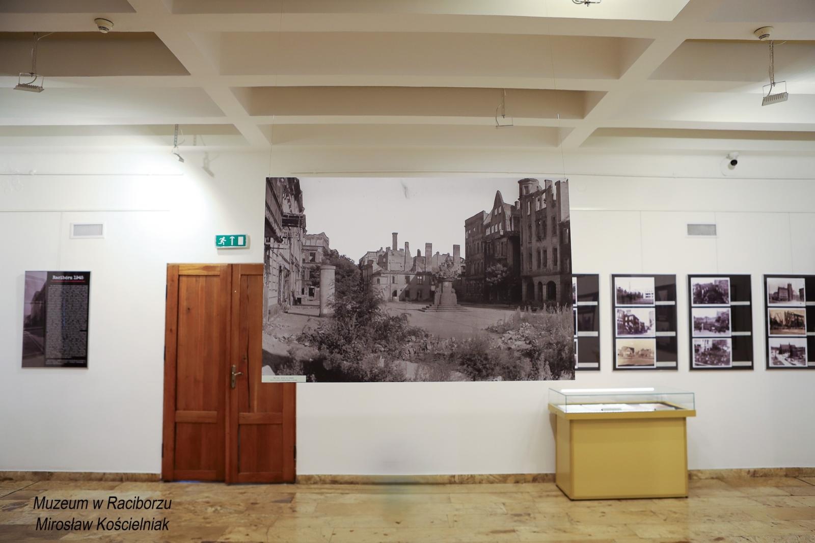 Zdjęcie w galerii na portalu naszraciborz.pl: Racibórz 1945. Konferencja i wystawa upamiętniły dramatyczne wydarzenia sprzed 80 lat [FOTO i WIDEO] wiadomości z regionu