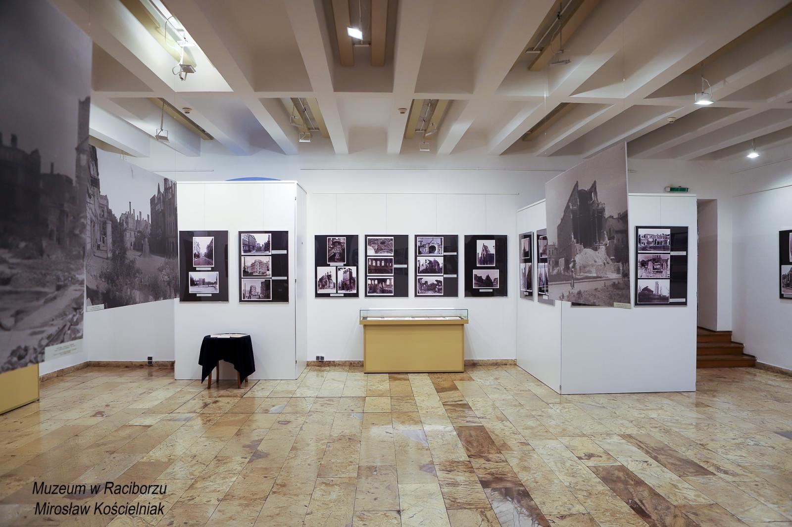 Zdjęcie w galerii na portalu naszraciborz.pl: Racibórz 1945. Konferencja i wystawa upamiętniły dramatyczne wydarzenia sprzed 80 lat [FOTO i WIDEO] wiadomości z regionu