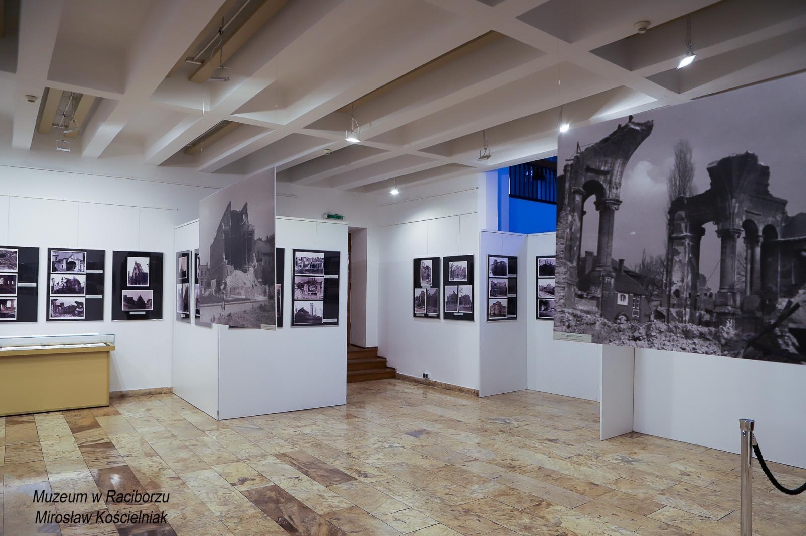 Zdjęcie w galerii na portalu naszraciborz.pl: Racibórz 1945. Konferencja i wystawa upamiętniły dramatyczne wydarzenia sprzed 80 lat [FOTO i WIDEO] wiadomości z regionu
