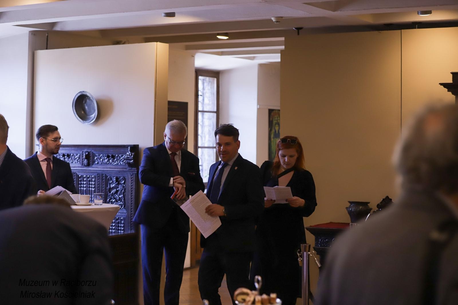 Zdjęcie w galerii na portalu naszraciborz.pl: Racibórz 1945. Konferencja i wystawa upamiętniły dramatyczne wydarzenia sprzed 80 lat [FOTO i WIDEO] wiadomości z regionu