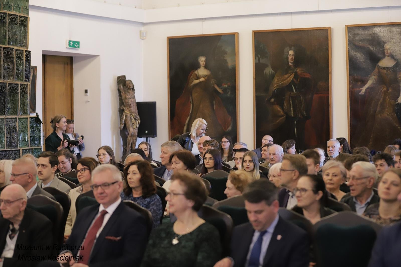 Zdjęcie w galerii na portalu naszraciborz.pl: Racibórz 1945. Konferencja i wystawa upamiętniły dramatyczne wydarzenia sprzed 80 lat [FOTO i WIDEO] wiadomości z regionu