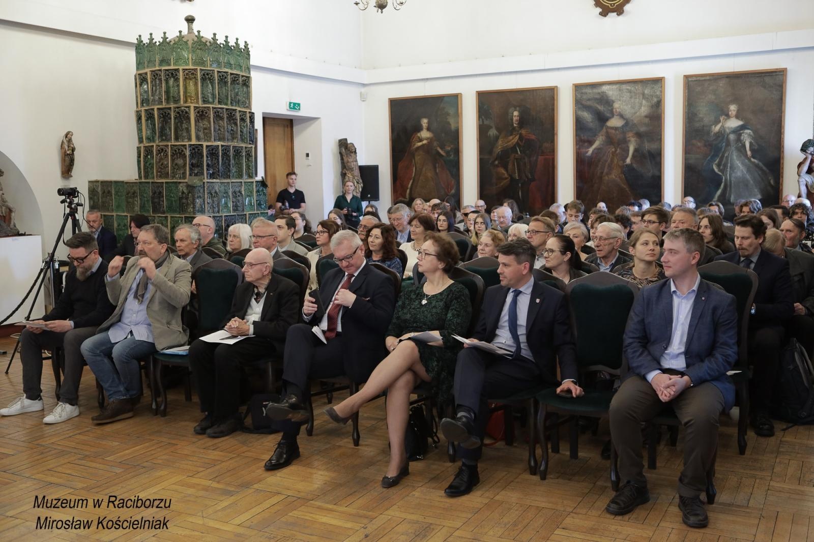 Zdjęcie w galerii na portalu naszraciborz.pl: Racibórz 1945. Konferencja i wystawa upamiętniły dramatyczne wydarzenia sprzed 80 lat [FOTO i WIDEO] wiadomości z regionu