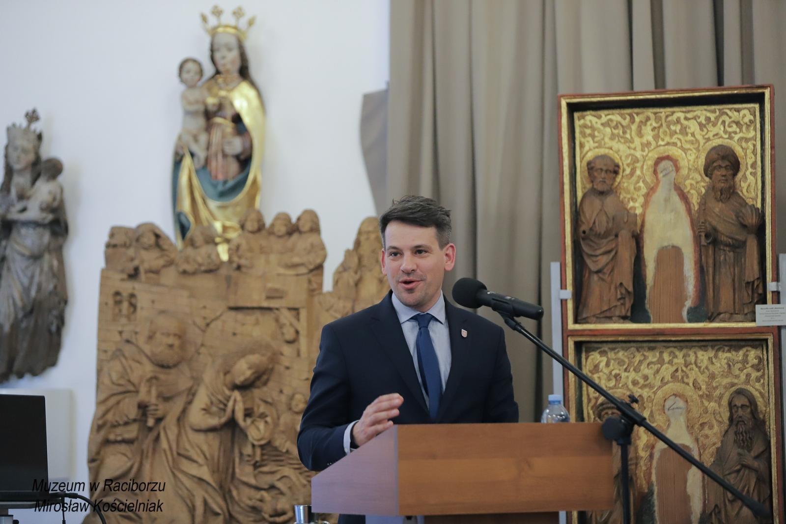 Zdjęcie w galerii na portalu naszraciborz.pl: Racibórz 1945. Konferencja i wystawa upamiętniły dramatyczne wydarzenia sprzed 80 lat [FOTO i WIDEO] wiadomości z regionu