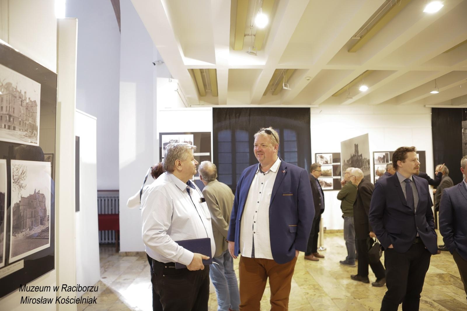 Zdjęcie w galerii na portalu naszraciborz.pl: Racibórz 1945. Konferencja i wystawa upamiętniły dramatyczne wydarzenia sprzed 80 lat [FOTO i WIDEO] wiadomości z regionu