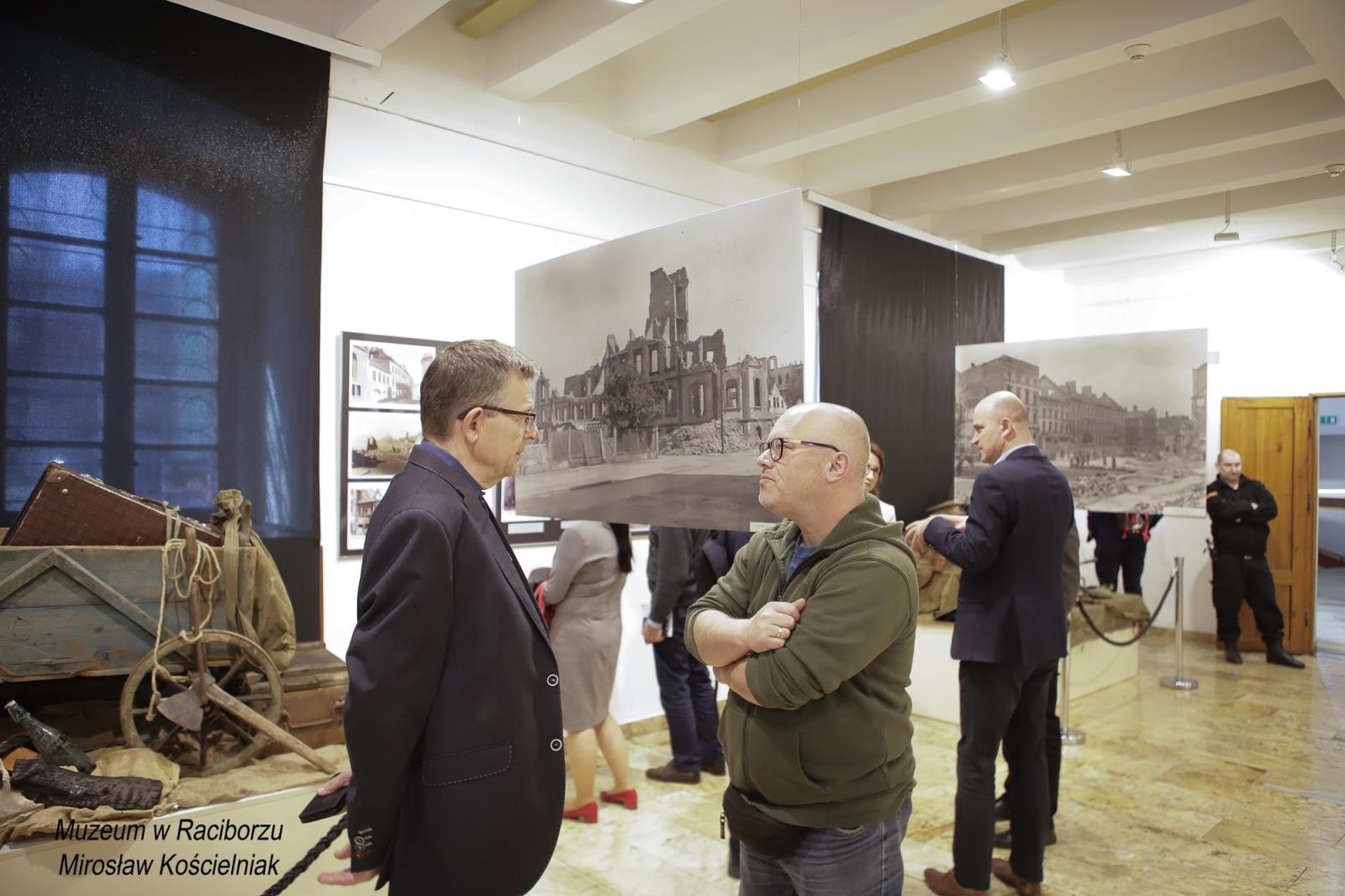 Zdjęcie w galerii na portalu naszraciborz.pl: Racibórz 1945. Konferencja i wystawa upamiętniły dramatyczne wydarzenia sprzed 80 lat [FOTO i WIDEO] wiadomości z regionu