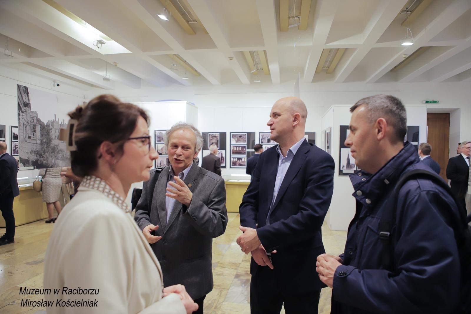 Zdjęcie w galerii na portalu naszraciborz.pl: Racibórz 1945. Konferencja i wystawa upamiętniły dramatyczne wydarzenia sprzed 80 lat [FOTO i WIDEO] wiadomości z regionu