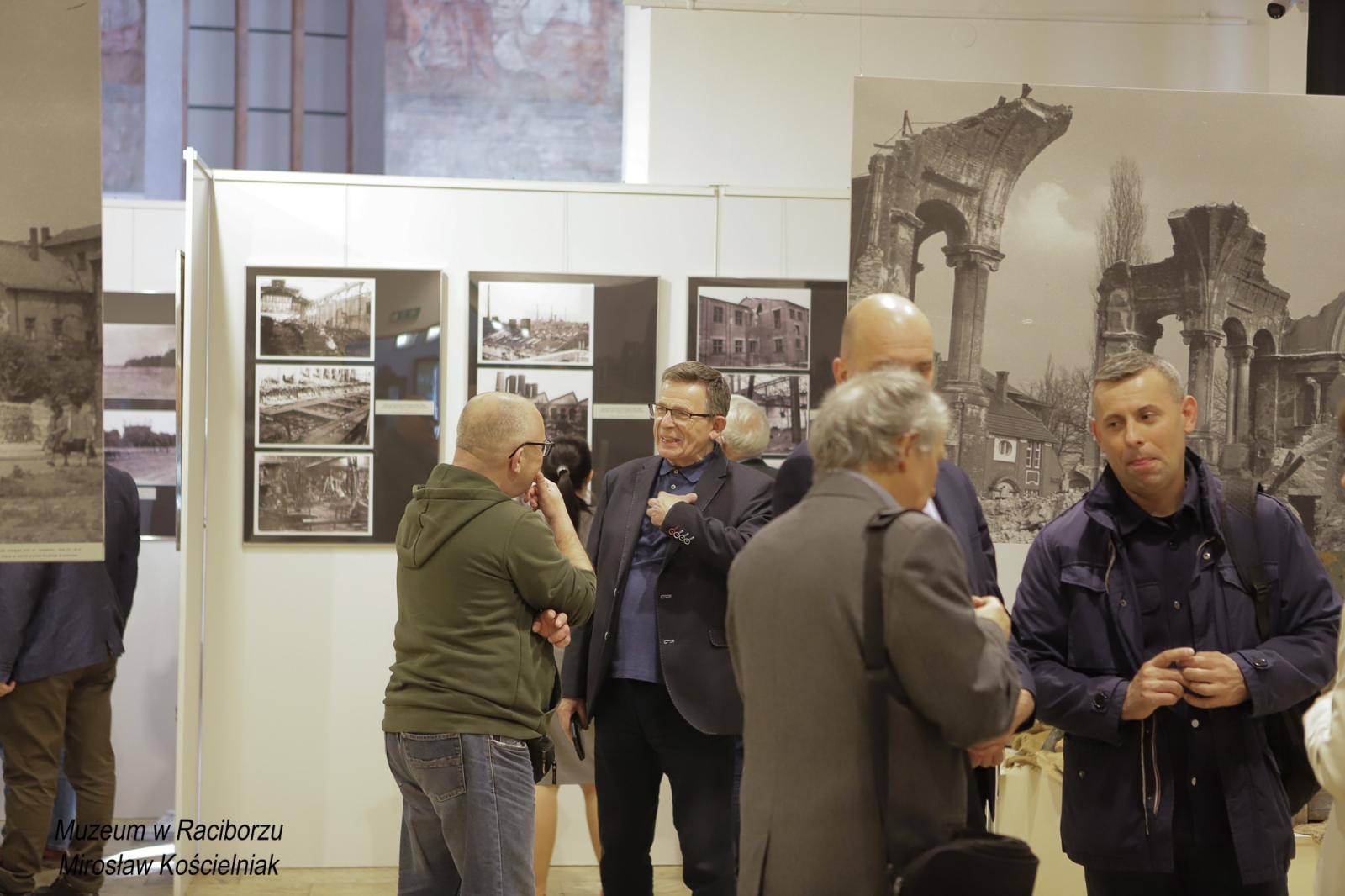 Zdjęcie w galerii na portalu naszraciborz.pl: Racibórz 1945. Konferencja i wystawa upamiętniły dramatyczne wydarzenia sprzed 80 lat [FOTO i WIDEO] wiadomości z regionu