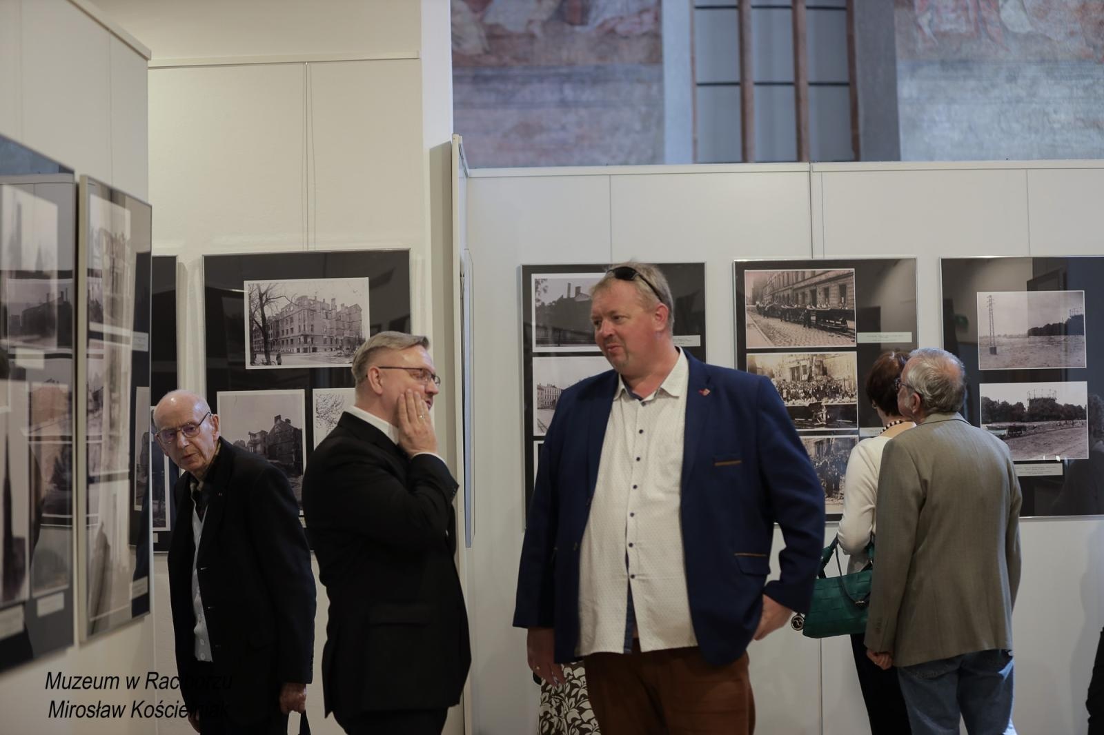 Zdjęcie w galerii na portalu naszraciborz.pl: Racibórz 1945. Konferencja i wystawa upamiętniły dramatyczne wydarzenia sprzed 80 lat [FOTO i WIDEO] wiadomości z regionu