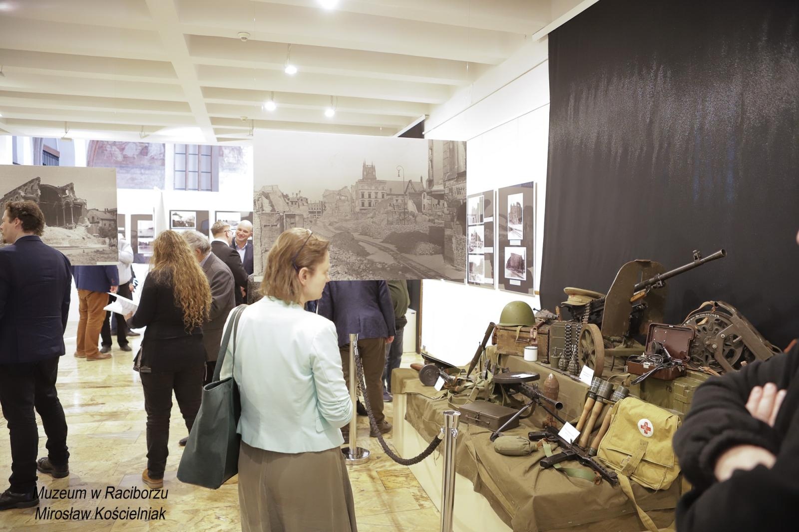 Zdjęcie w galerii na portalu naszraciborz.pl: Racibórz 1945. Konferencja i wystawa upamiętniły dramatyczne wydarzenia sprzed 80 lat [FOTO i WIDEO] wiadomości z regionu