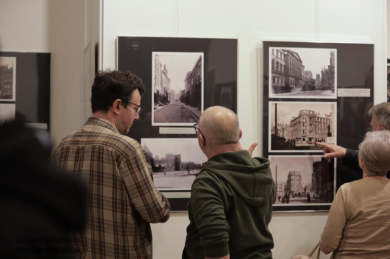 Zdjęcie w galerii na portalu naszraciborz.pl: Racibórz 1945. Konferencja i wystawa upamiętniły dramatyczne wydarzenia sprzed 80 lat [FOTO i WIDEO] wiadomości z regionu