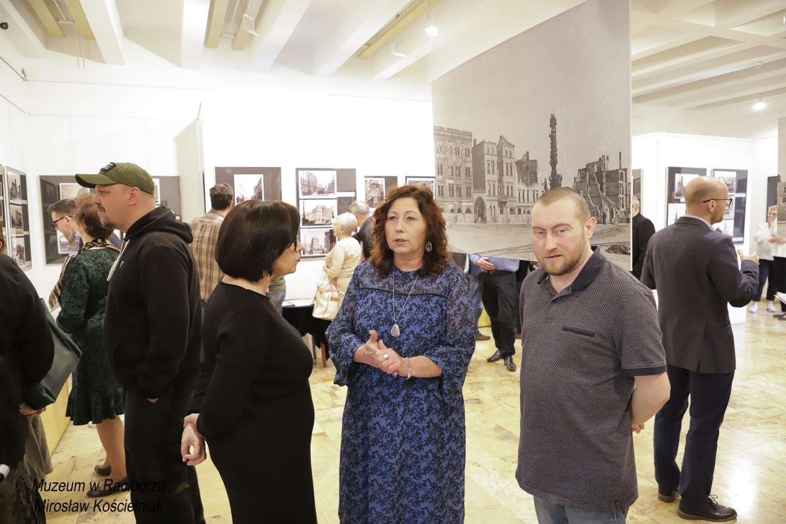 Zdjęcie w galerii na portalu naszraciborz.pl: Racibórz 1945. Konferencja i wystawa upamiętniły dramatyczne wydarzenia sprzed 80 lat [FOTO i WIDEO] wiadomości z regionu