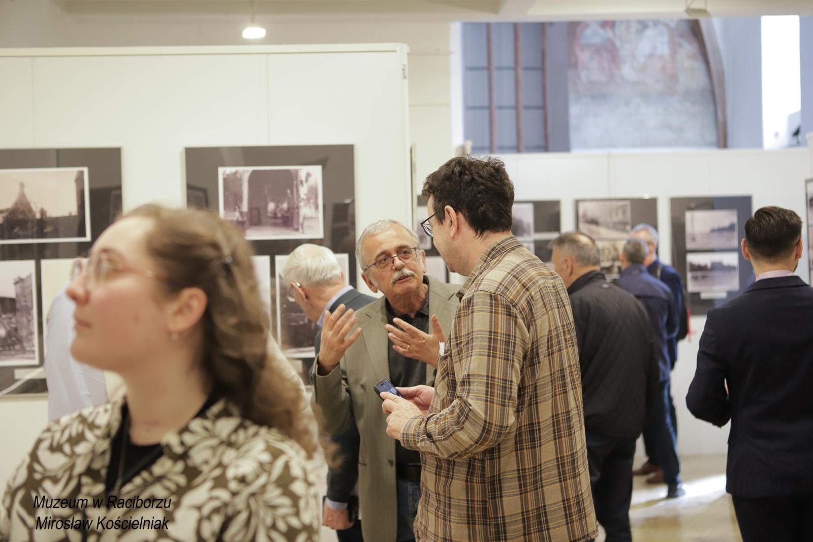 Zdjęcie w galerii na portalu naszraciborz.pl: Racibórz 1945. Konferencja i wystawa upamiętniły dramatyczne wydarzenia sprzed 80 lat [FOTO i WIDEO] wiadomości z regionu