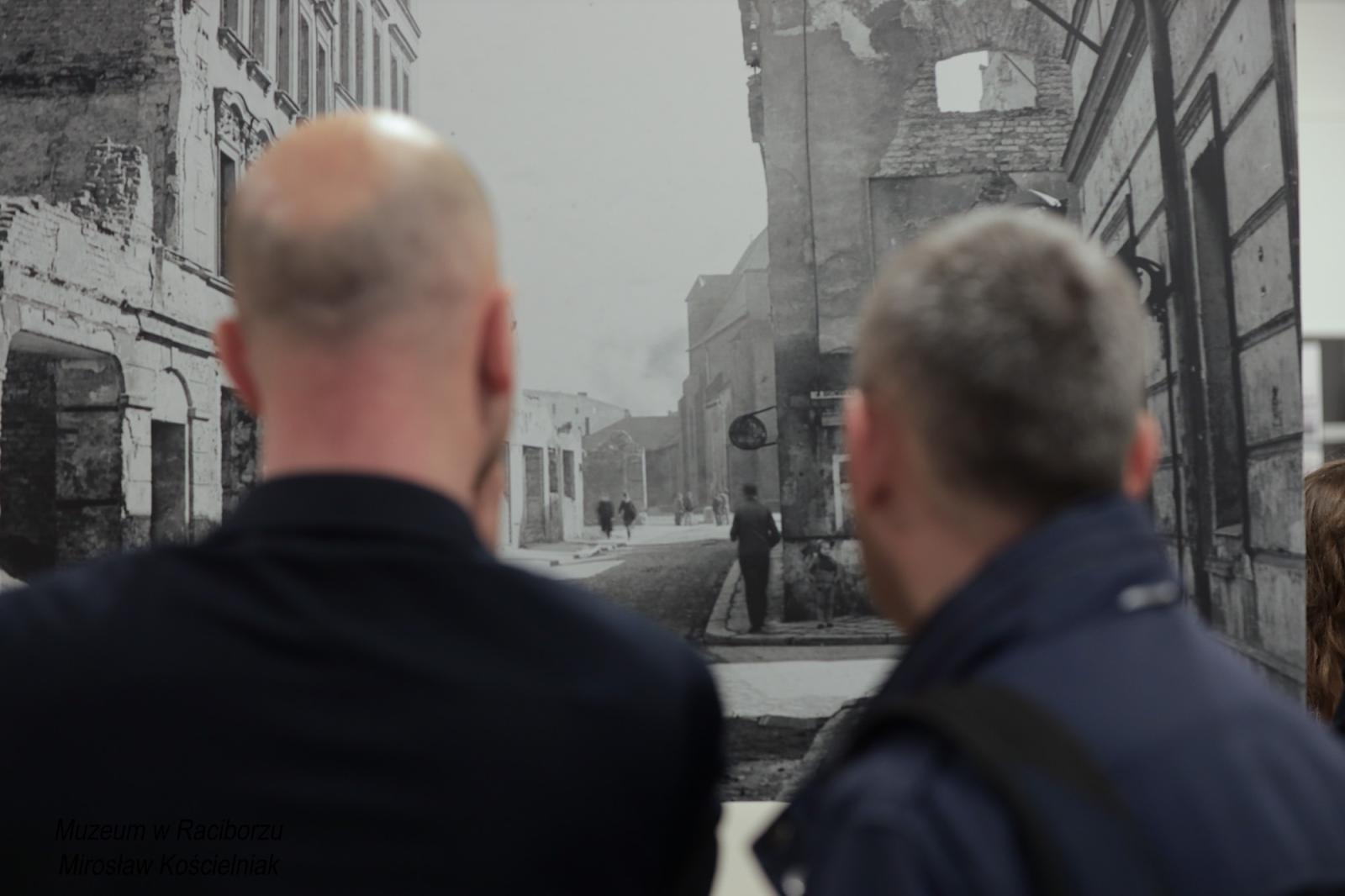 Zdjęcie w galerii na portalu naszraciborz.pl: Racibórz 1945. Konferencja i wystawa upamiętniły dramatyczne wydarzenia sprzed 80 lat [FOTO i WIDEO] wiadomości z regionu