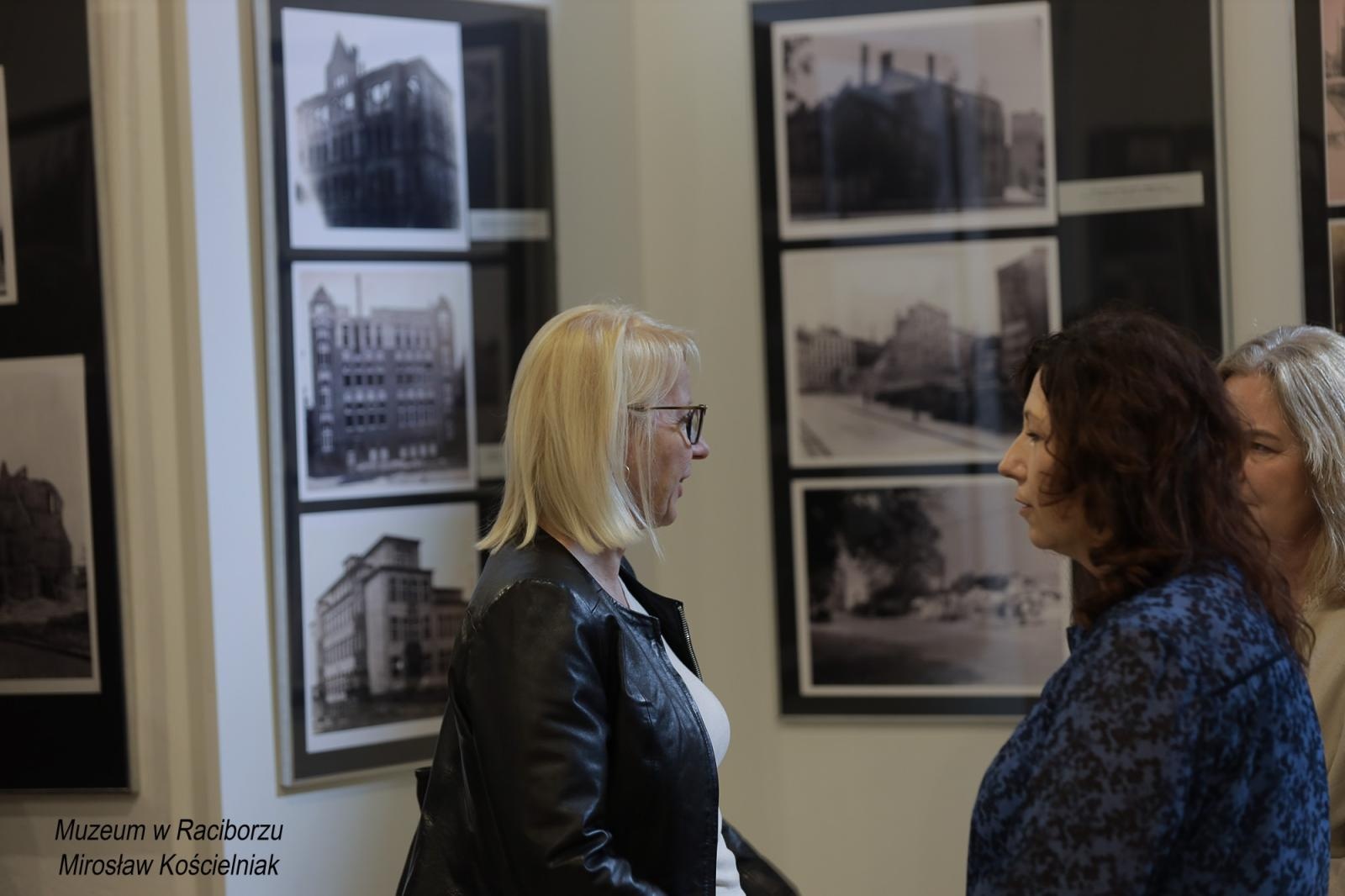 Zdjęcie w galerii na portalu naszraciborz.pl: Racibórz 1945. Konferencja i wystawa upamiętniły dramatyczne wydarzenia sprzed 80 lat [FOTO i WIDEO] wiadomości z regionu