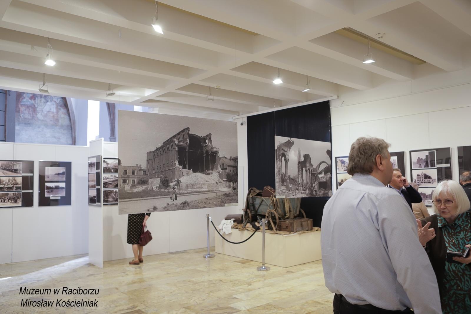 Zdjęcie w galerii na portalu naszraciborz.pl: Racibórz 1945. Konferencja i wystawa upamiętniły dramatyczne wydarzenia sprzed 80 lat [FOTO i WIDEO] wiadomości z regionu