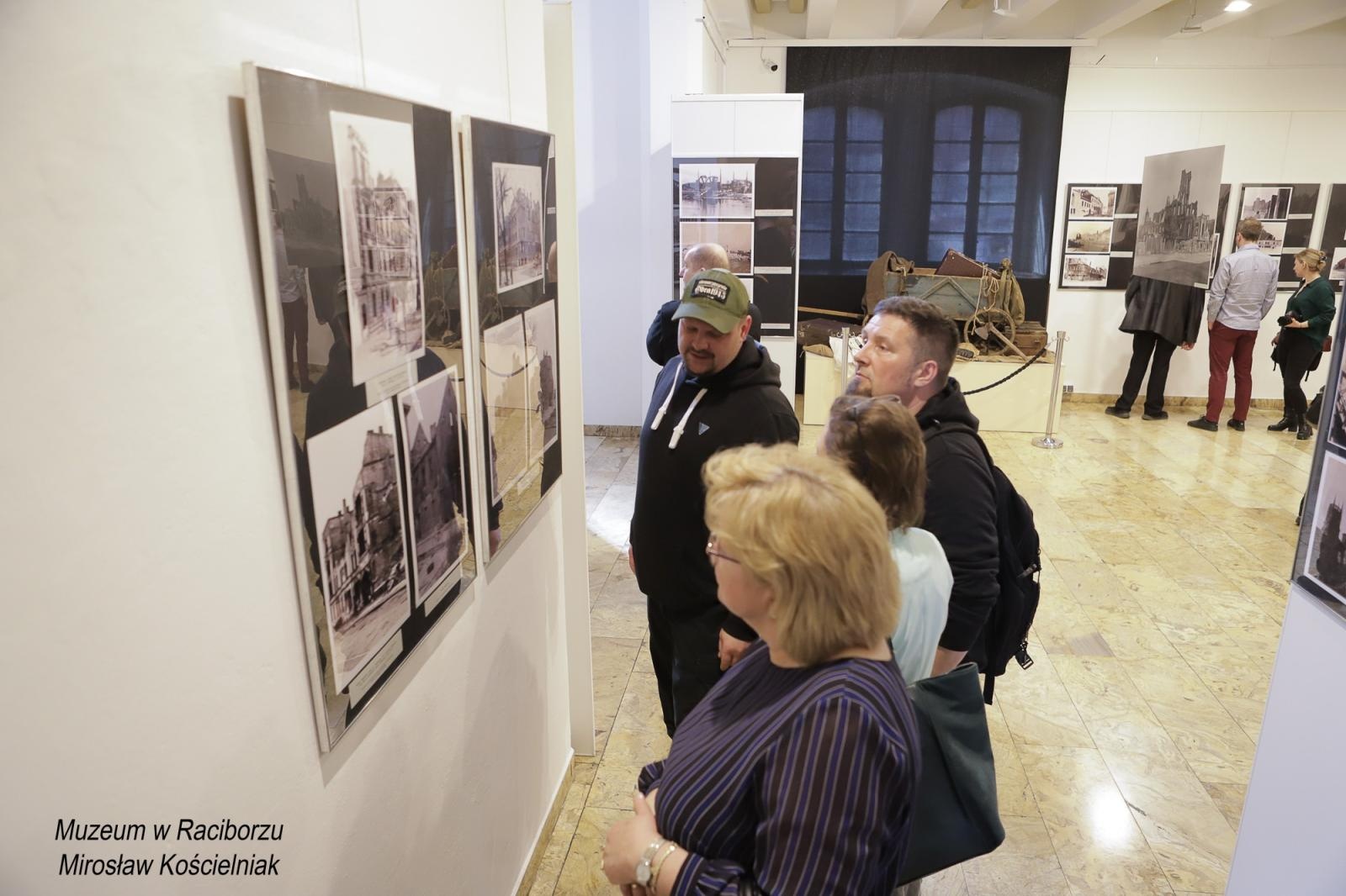 Zdjęcie w galerii na portalu naszraciborz.pl: Racibórz 1945. Konferencja i wystawa upamiętniły dramatyczne wydarzenia sprzed 80 lat [FOTO i WIDEO] wiadomości z regionu