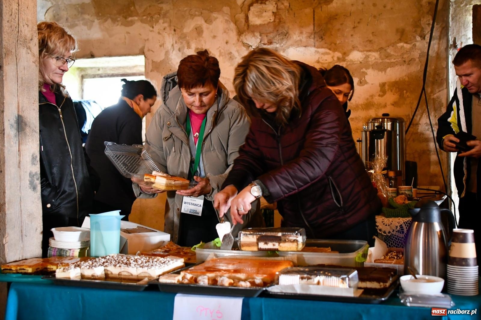 Zdjęcie w galerii na portalu naszraciborz.pl: Jarmark rozmaitości w Sławikowie przyciąga tłumy [FOTO i WIDEO] wiadomości z regionu