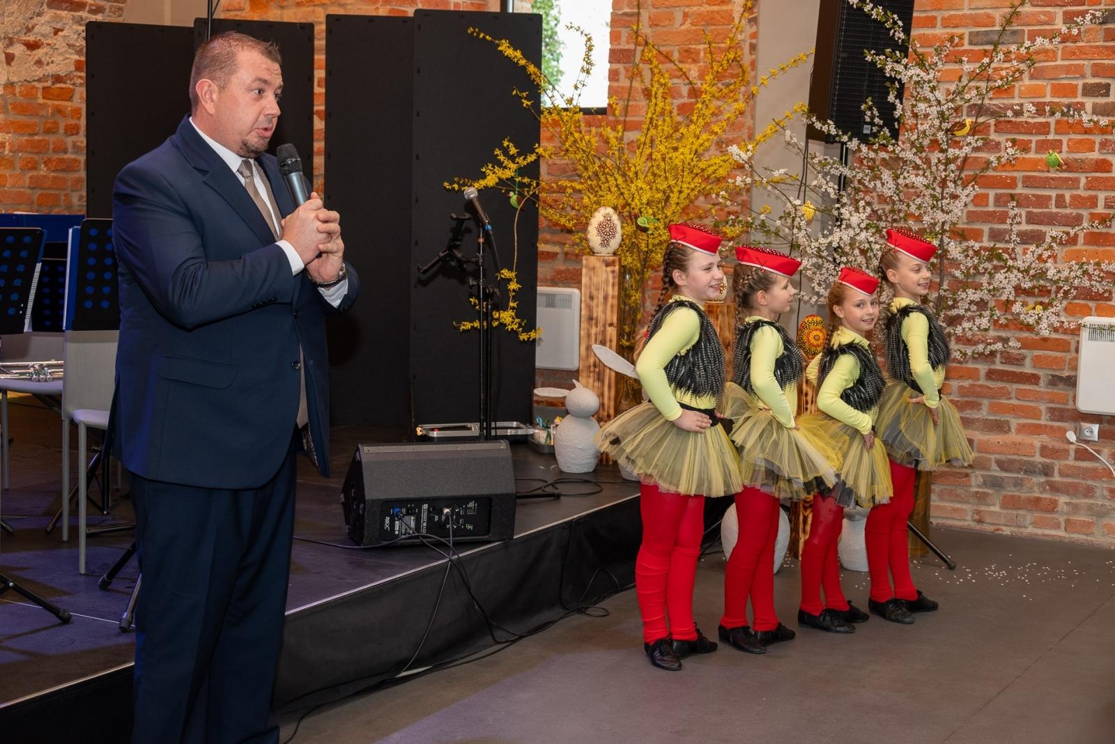 Zdjęcie w galerii na portalu naszraciborz.pl: Kiermasz Wielkanocny w niezwykłej scenerii tworkowskiego zamku [FOTO i WIDEO] wiadomości z regionu