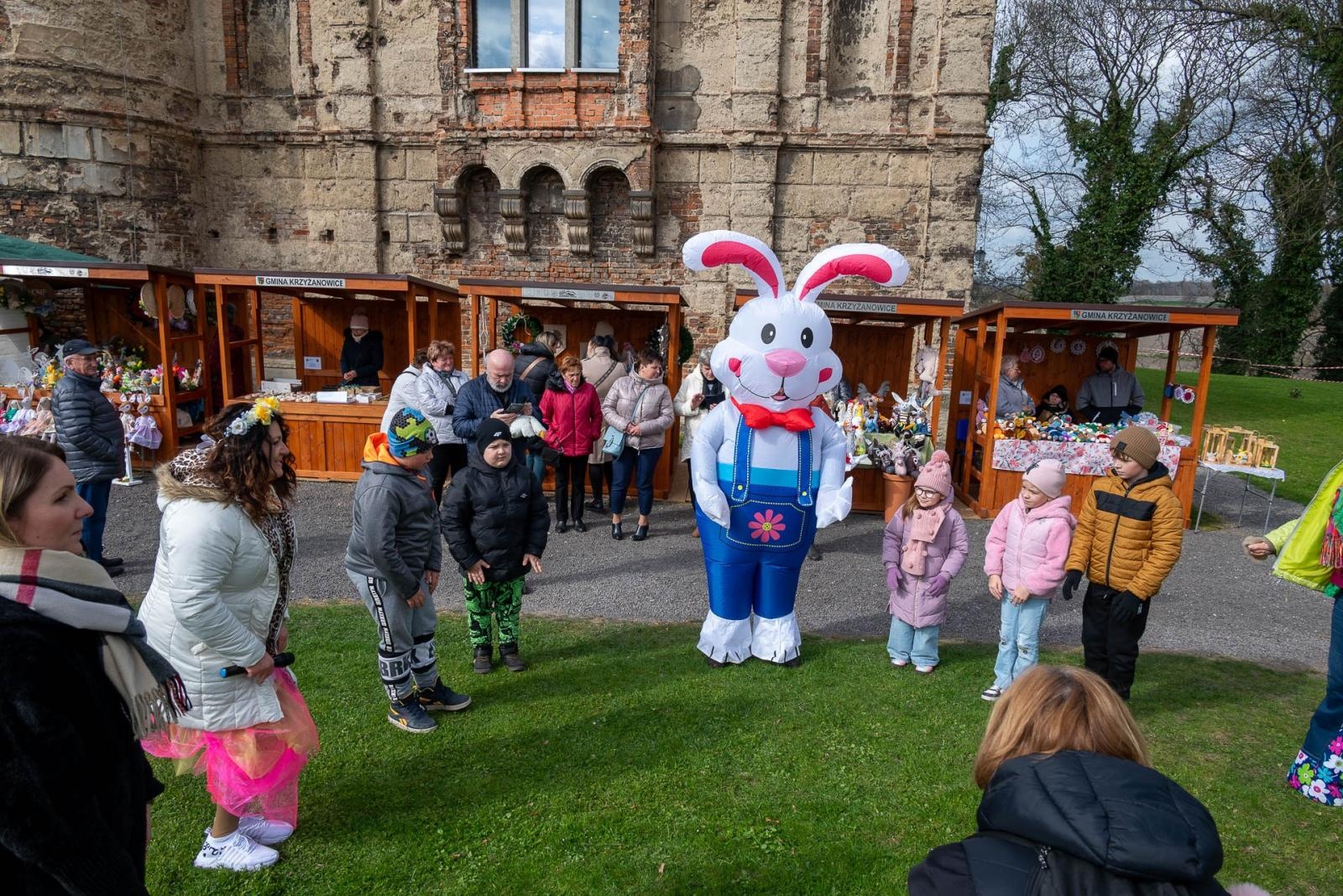 Zdjęcie w galerii na portalu naszraciborz.pl: Kiermasz Wielkanocny w niezwykłej scenerii tworkowskiego zamku [FOTO i WIDEO] wiadomości z regionu