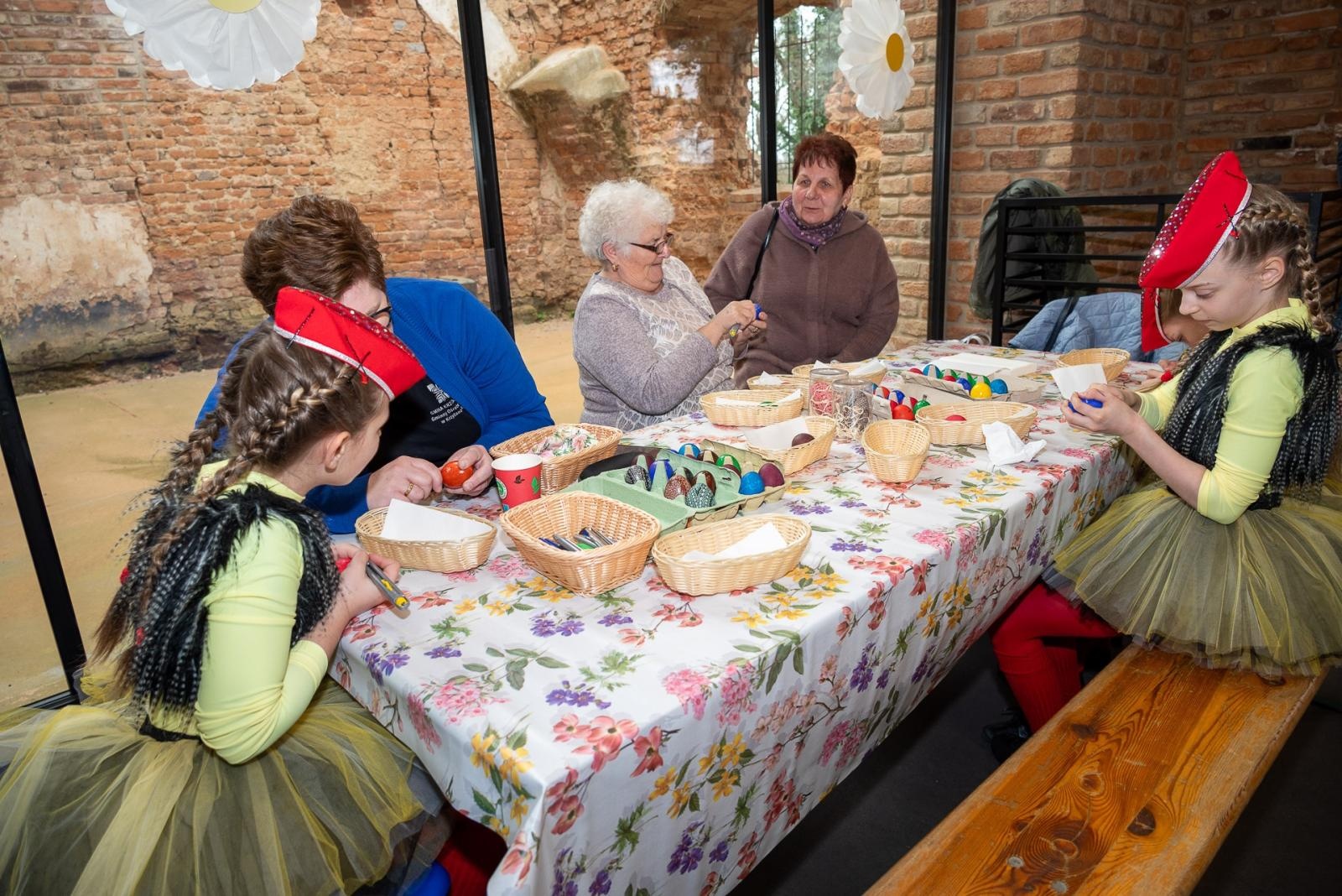 Zdjęcie w galerii na portalu naszraciborz.pl: Kiermasz Wielkanocny w niezwykłej scenerii tworkowskiego zamku [FOTO i WIDEO] wiadomości z regionu