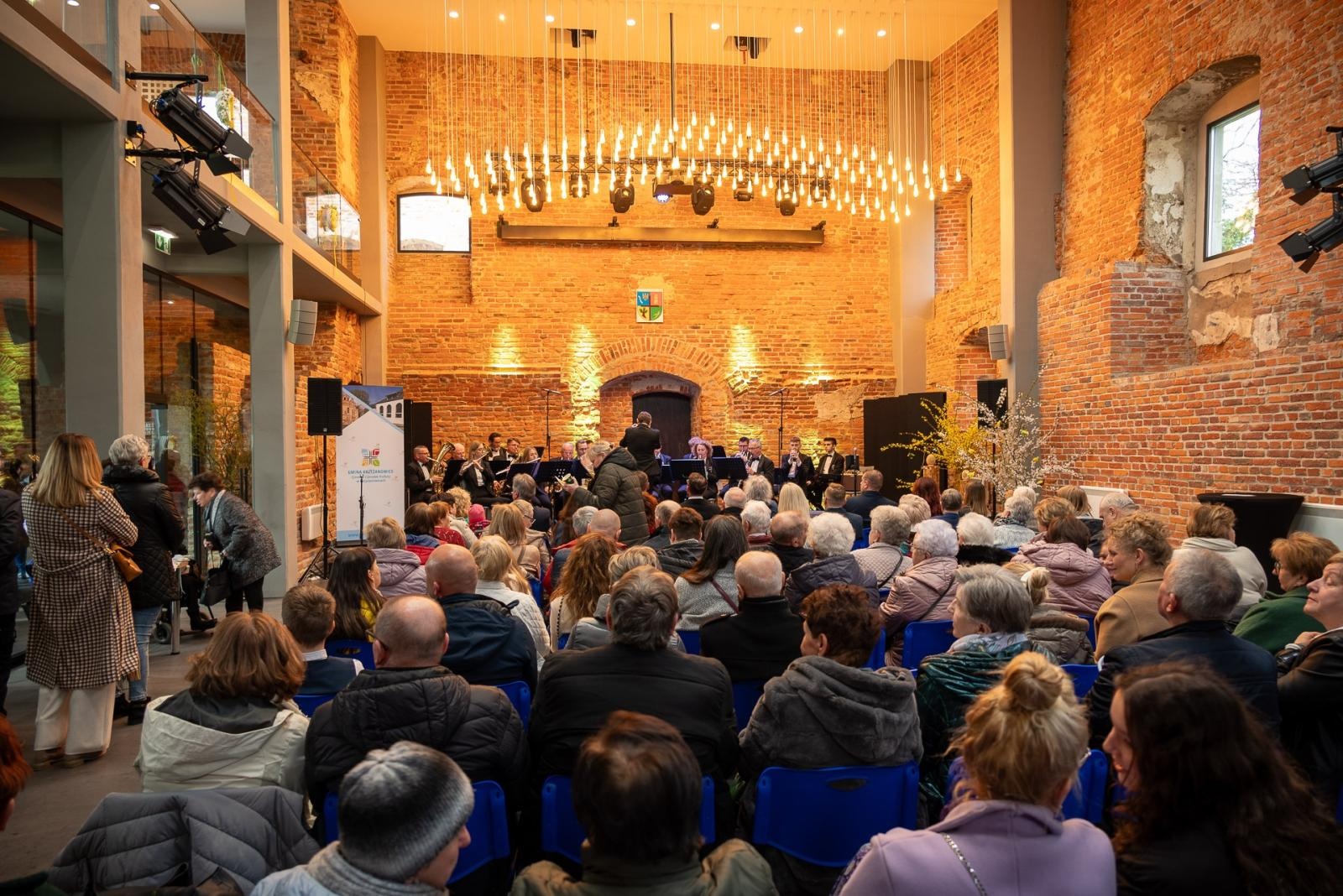 Zdjęcie w galerii na portalu naszraciborz.pl: Kiermasz Wielkanocny w niezwykłej scenerii tworkowskiego zamku [FOTO i WIDEO] wiadomości z regionu