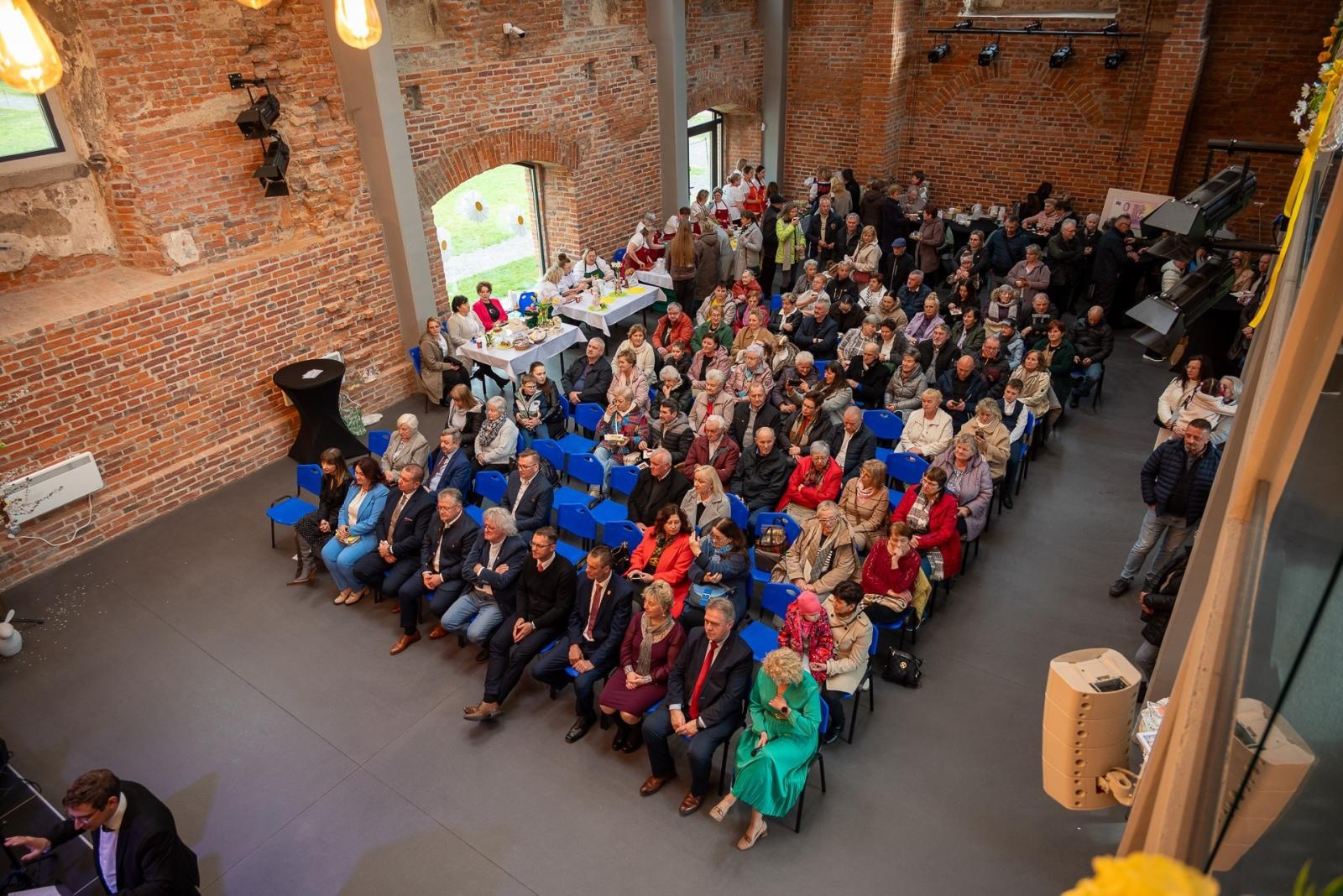 Zdjęcie w galerii na portalu naszraciborz.pl: Kiermasz Wielkanocny w niezwykłej scenerii tworkowskiego zamku [FOTO i WIDEO] wiadomości z regionu