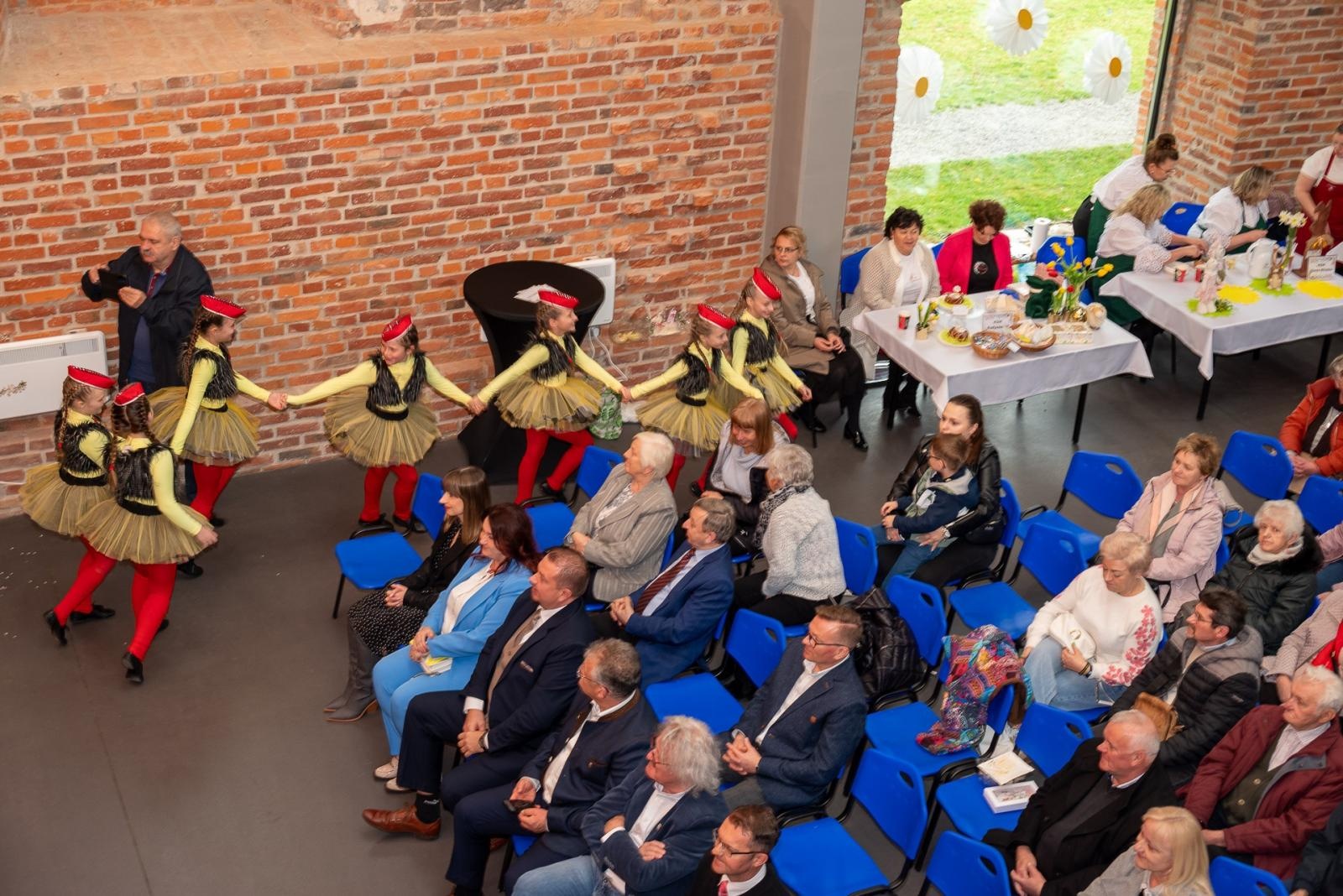 Zdjęcie w galerii na portalu naszraciborz.pl: Kiermasz Wielkanocny w niezwykłej scenerii tworkowskiego zamku [FOTO i WIDEO] wiadomości z regionu