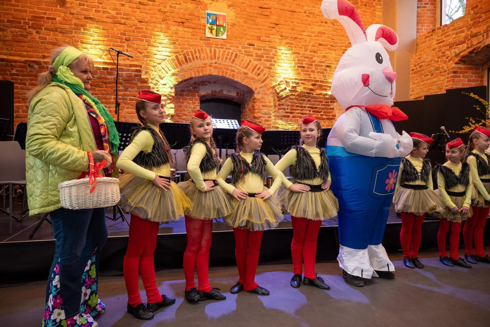 Zdjęcie w galerii na portalu naszraciborz.pl: Kiermasz Wielkanocny w niezwykłej scenerii tworkowskiego zamku [FOTO i WIDEO] wiadomości z regionu