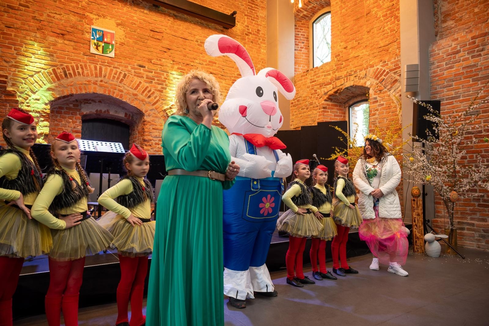 Zdjęcie w galerii na portalu naszraciborz.pl: Kiermasz Wielkanocny w niezwykłej scenerii tworkowskiego zamku [FOTO i WIDEO] wiadomości z regionu