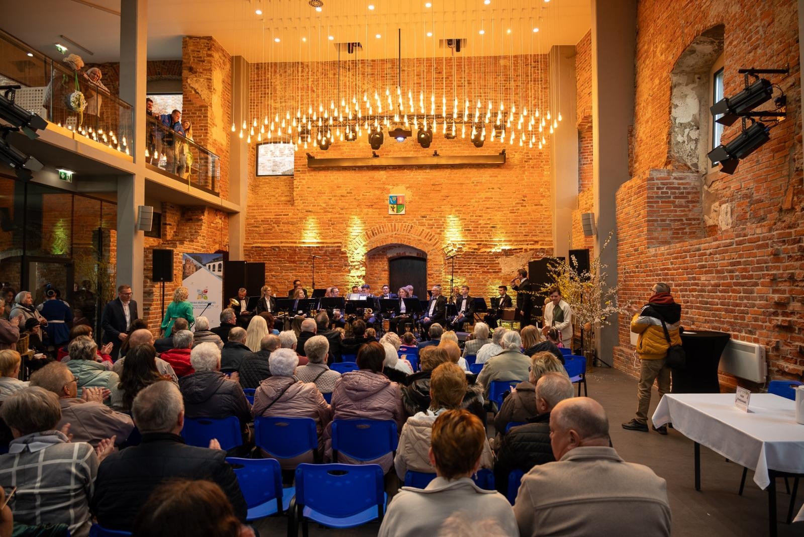 Zdjęcie w galerii na portalu naszraciborz.pl: Kiermasz Wielkanocny w niezwykłej scenerii tworkowskiego zamku [FOTO i WIDEO] wiadomości z regionu