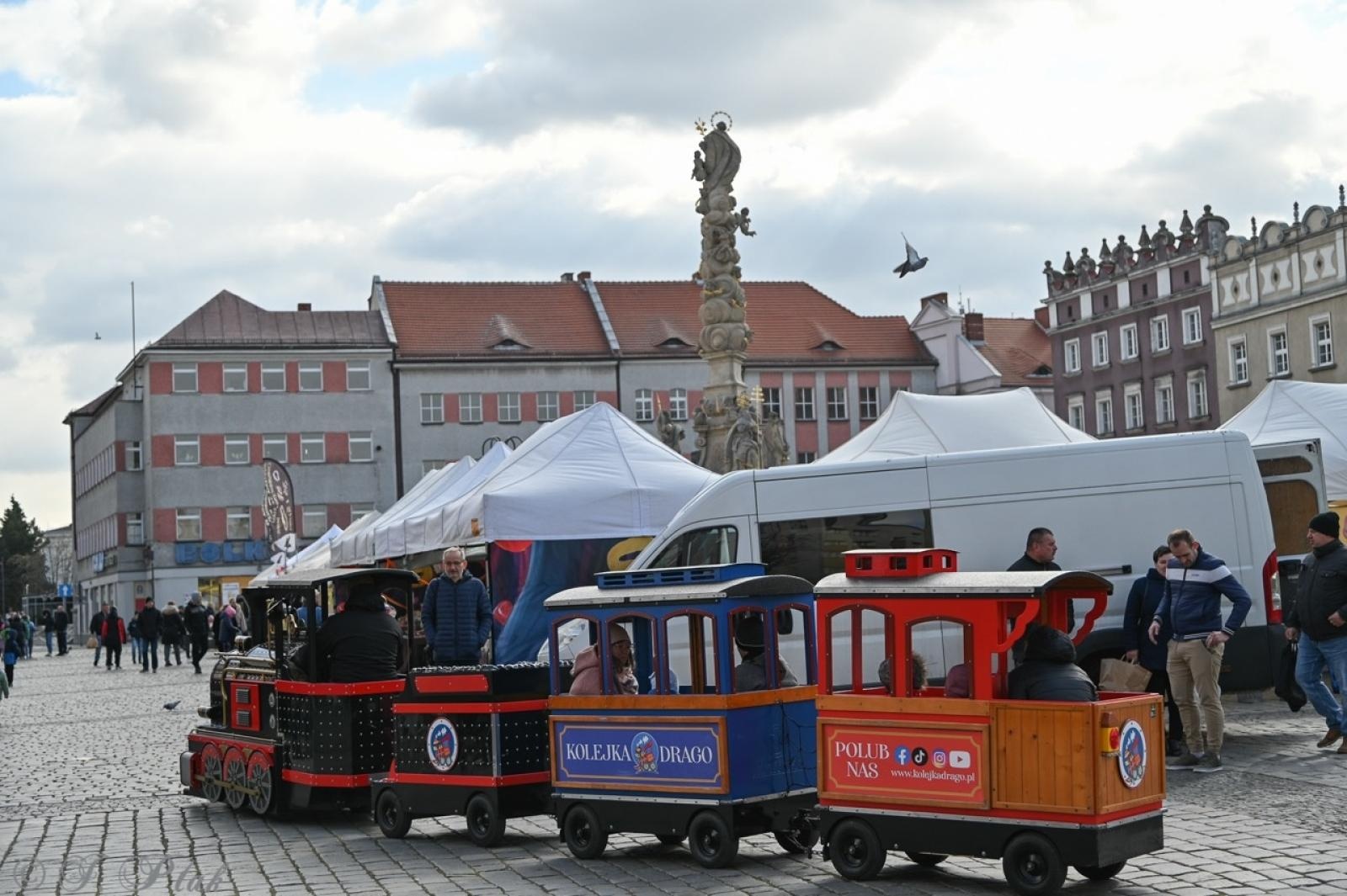 Zdjęcie w galerii na portalu naszraciborz.pl: Jarmark Wielkanocny na Rynku za nami [FOTO] wiadomości z regionu