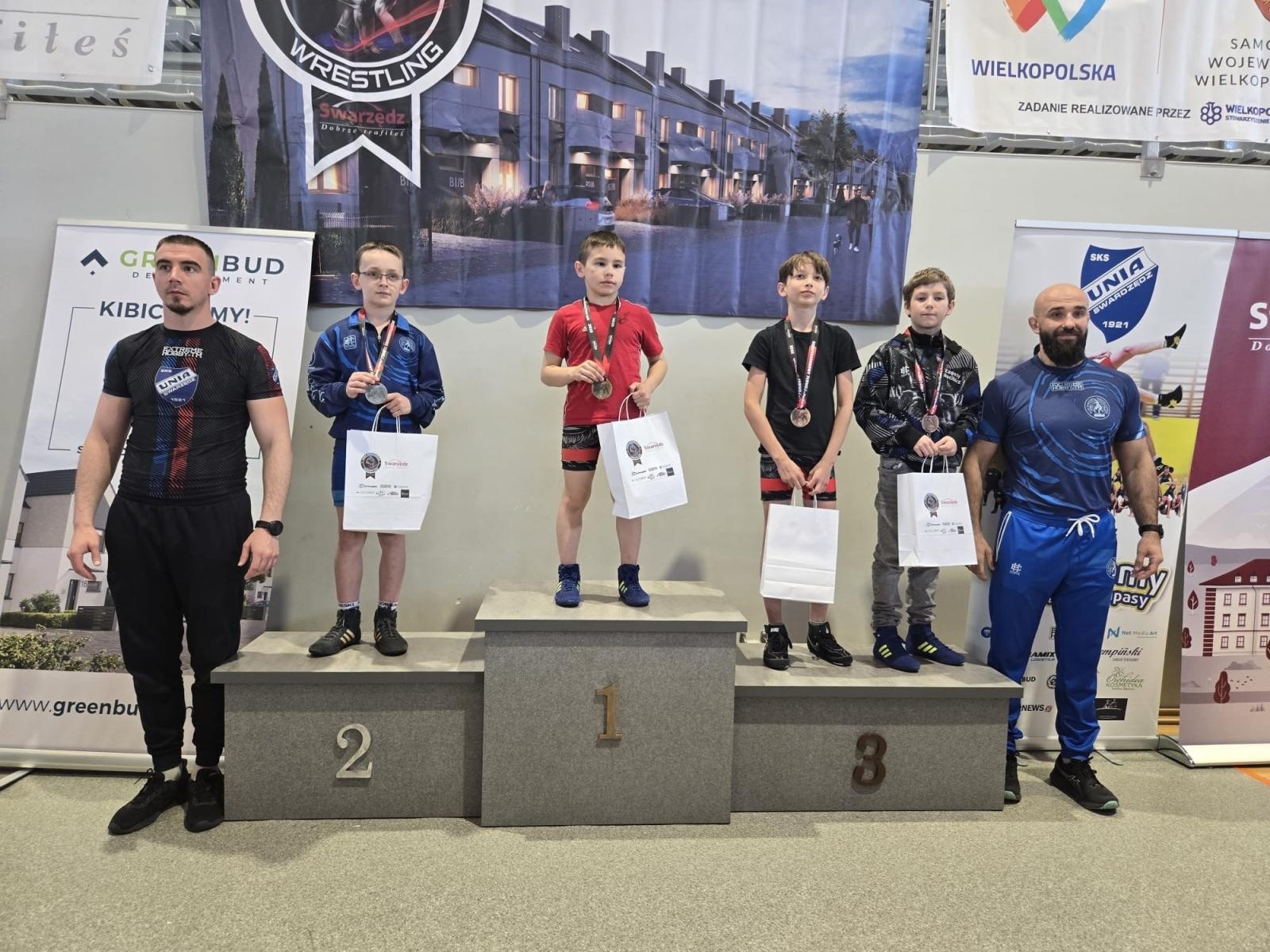 Zdjęcie w galerii na portalu naszraciborz.pl: Medalowy popis zapaśników Unii Racibórz w Swarzędzu wiadomości z regionu