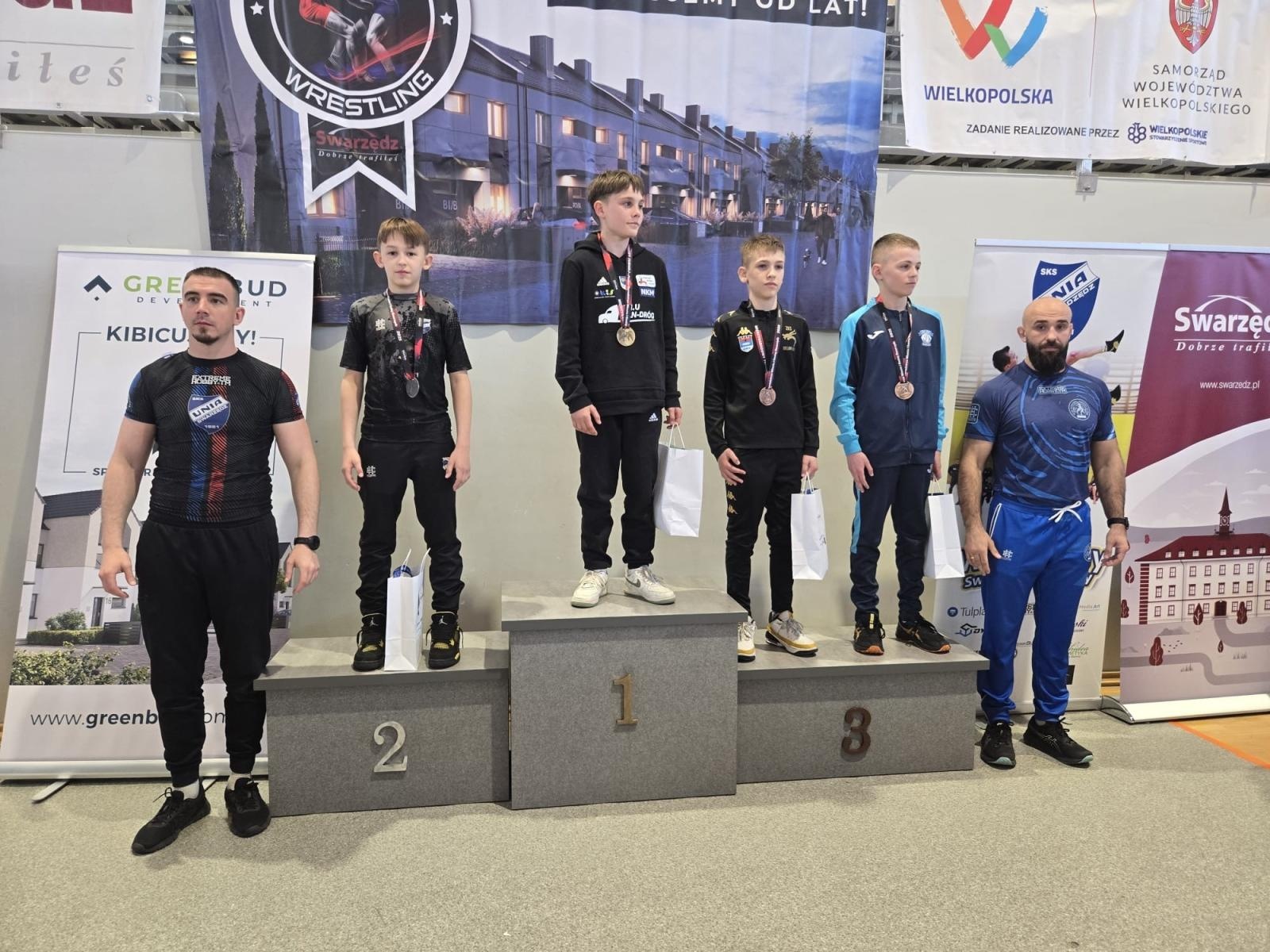 Zdjęcie w galerii na portalu naszraciborz.pl: Medalowy popis zapaśników Unii Racibórz w Swarzędzu wiadomości z regionu