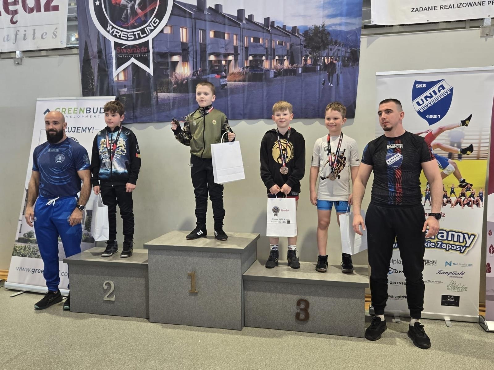 Zdjęcie w galerii na portalu naszraciborz.pl: Medalowy popis zapaśników Unii Racibórz w Swarzędzu wiadomości z regionu