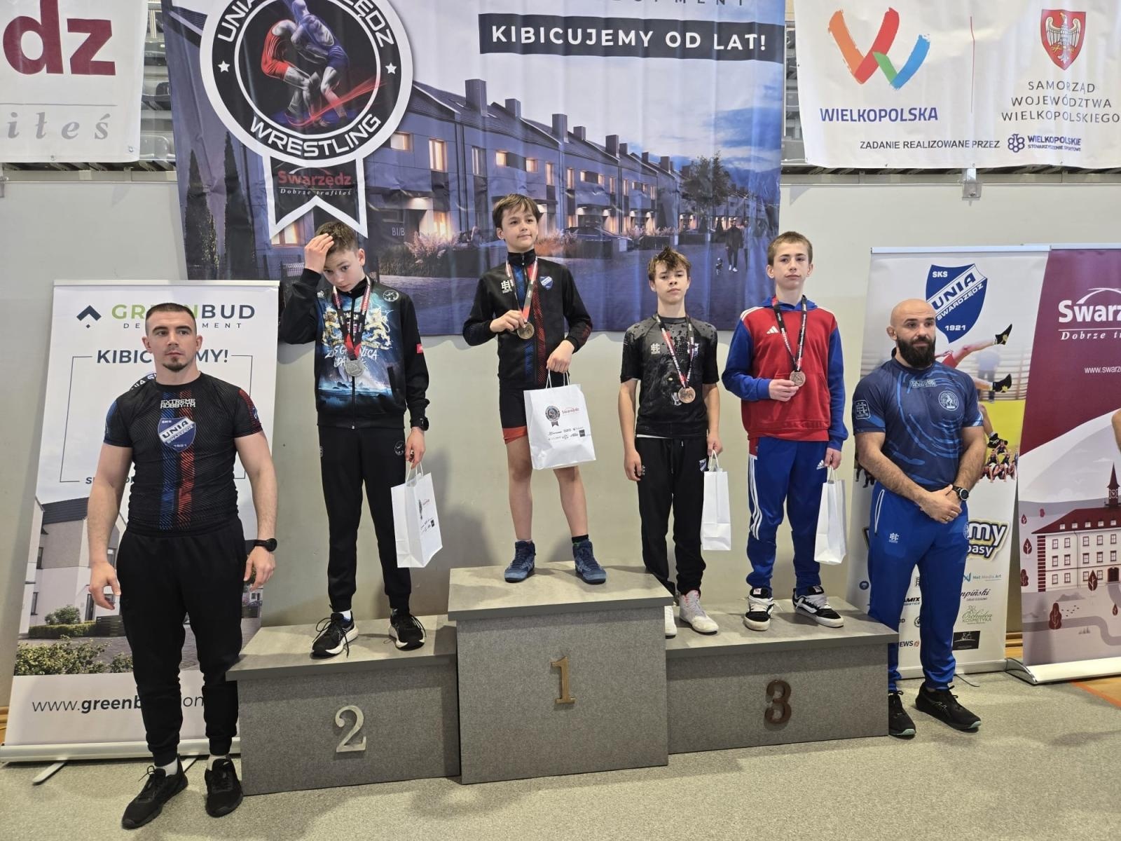 Zdjęcie w galerii na portalu naszraciborz.pl: Medalowy popis zapaśników Unii Racibórz w Swarzędzu wiadomości z regionu