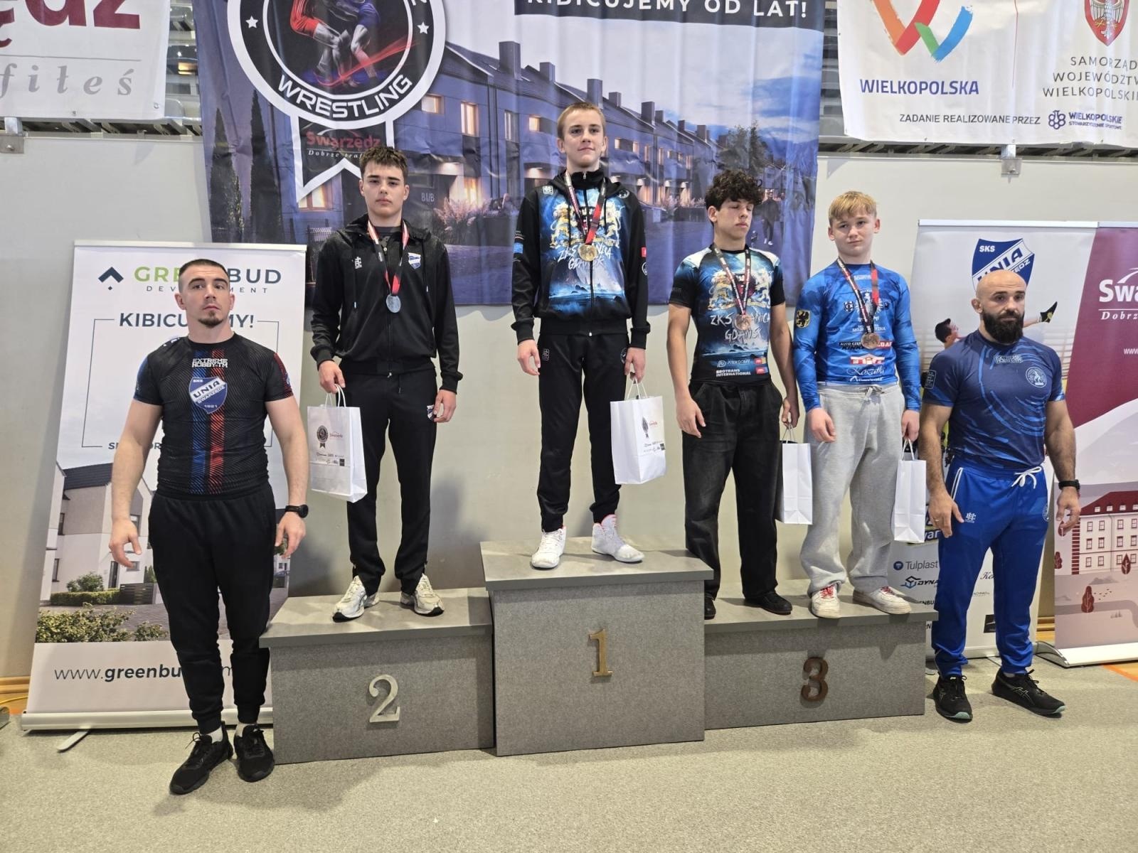 Zdjęcie w galerii na portalu naszraciborz.pl: Medalowy popis zapaśników Unii Racibórz w Swarzędzu wiadomości z regionu