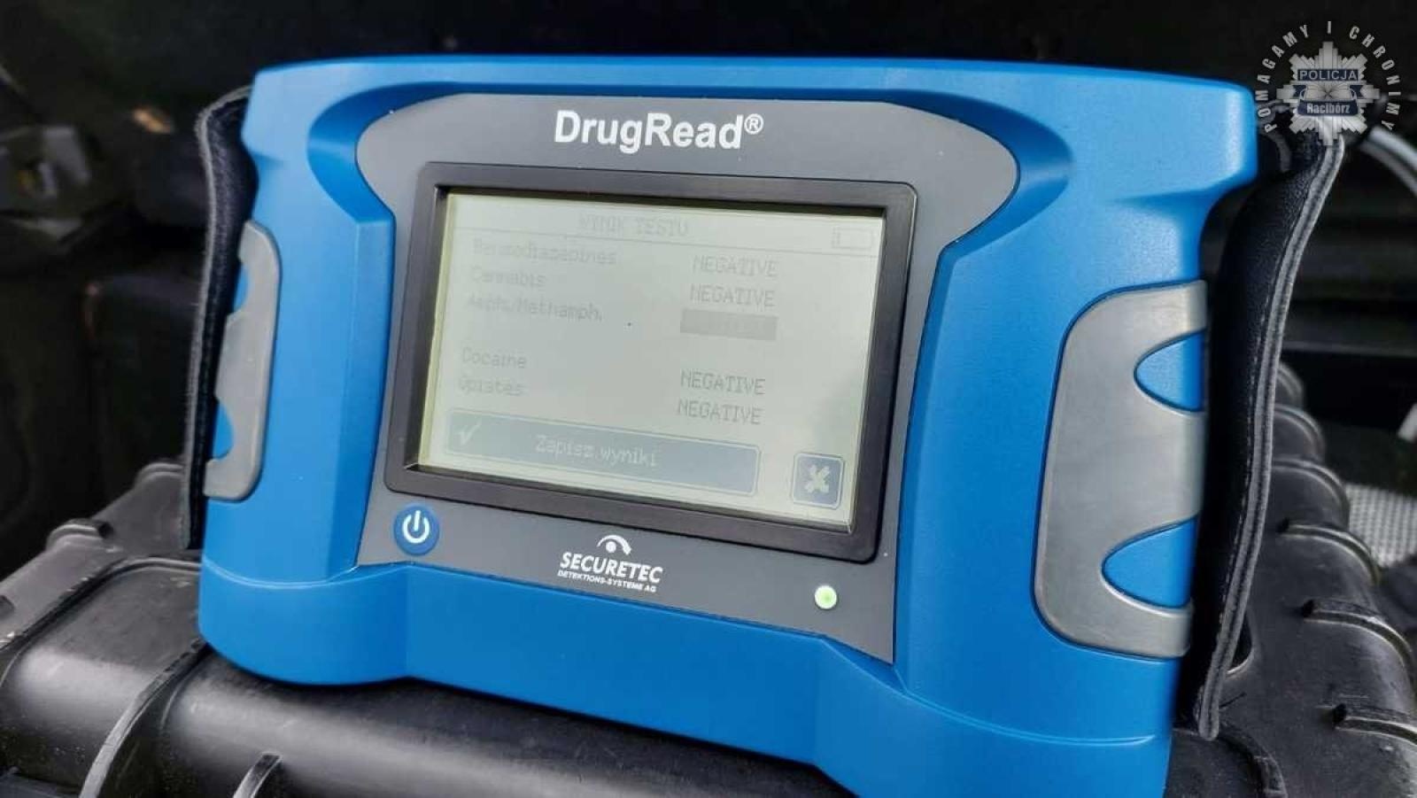 Zdjęcie w galerii na portalu naszraciborz.pl: Akcja pod Auchan. Zatrzymany za kradzież paliwa, jazdę bez uprawień i narkotyki wiadomości z regionu