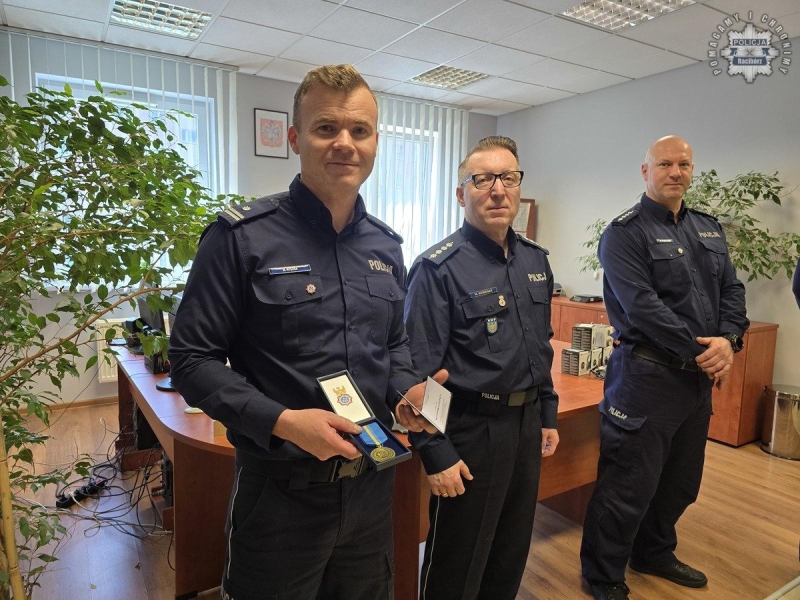 Zdjęcie w galerii na portalu naszraciborz.pl: Policyjne awanse w komendzie w Raciborzu wiadomości z regionu