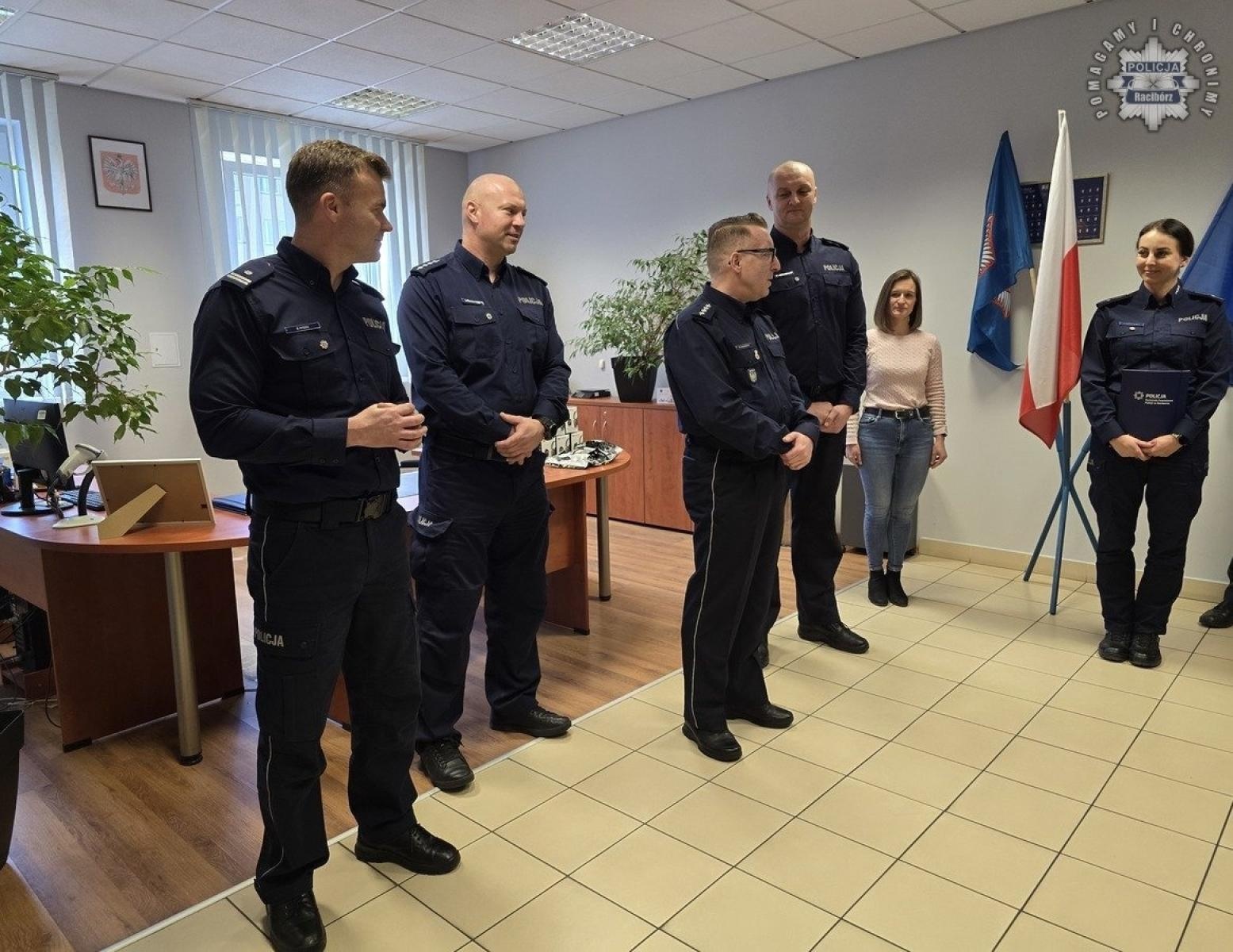Zdjęcie w galerii na portalu naszraciborz.pl: Policyjne awanse w komendzie w Raciborzu wiadomości z regionu