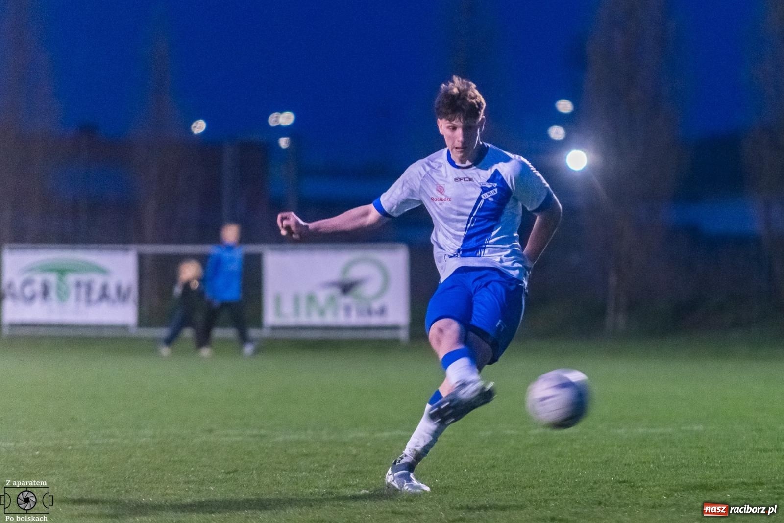 Zdjęcie w galerii na portalu naszraciborz.pl: Czekali na tę chwilę dwadzieścia dwa lata. Unia Racibórz z Pucharem Polski na szczeblu Podokręgu [FOTO i WIDEO] wiadomości z regionu