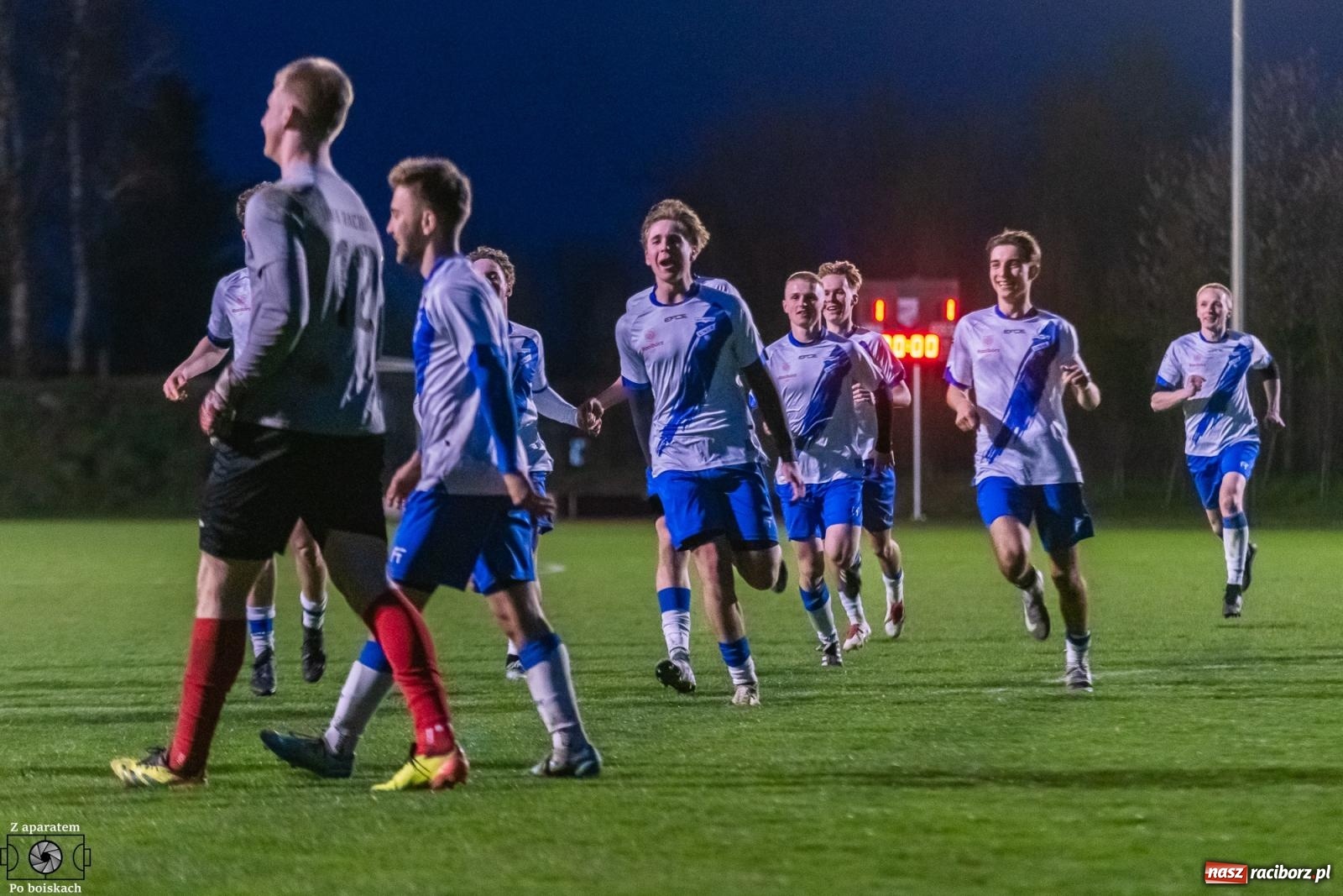 Zdjęcie w galerii na portalu naszraciborz.pl: Czekali na tę chwilę dwadzieścia dwa lata. Unia Racibórz z Pucharem Polski na szczeblu Podokręgu [FOTO i WIDEO] wiadomości z regionu