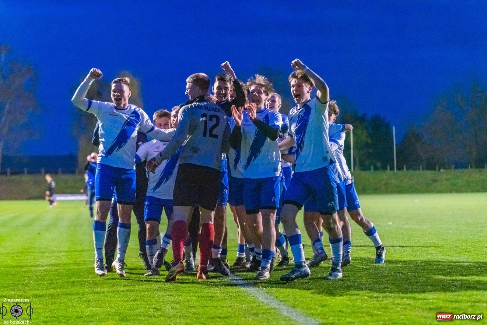 Zdjęcie w galerii na portalu naszraciborz.pl: Czekali na tę chwilę dwadzieścia dwa lata. Unia Racibórz z Pucharem Polski na szczeblu Podokręgu [FOTO i WIDEO] wiadomości z regionu