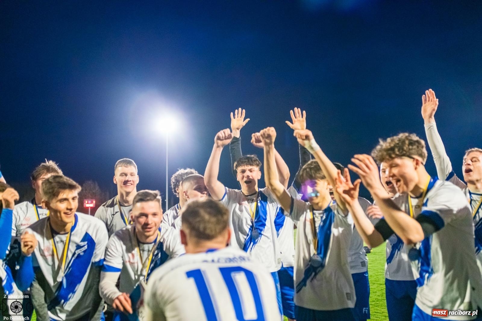 Zdjęcie w galerii na portalu naszraciborz.pl: Czekali na tę chwilę dwadzieścia dwa lata. Unia Racibórz z Pucharem Polski na szczeblu Podokręgu [FOTO i WIDEO] wiadomości z regionu