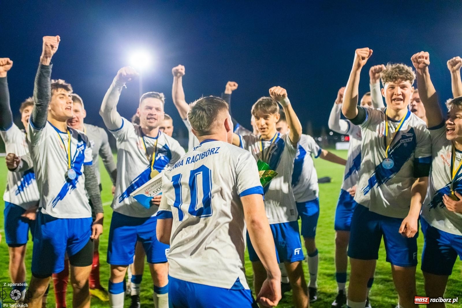 Zdjęcie w galerii na portalu naszraciborz.pl: Czekali na tę chwilę dwadzieścia dwa lata. Unia Racibórz z Pucharem Polski na szczeblu Podokręgu [FOTO i WIDEO] wiadomości z regionu