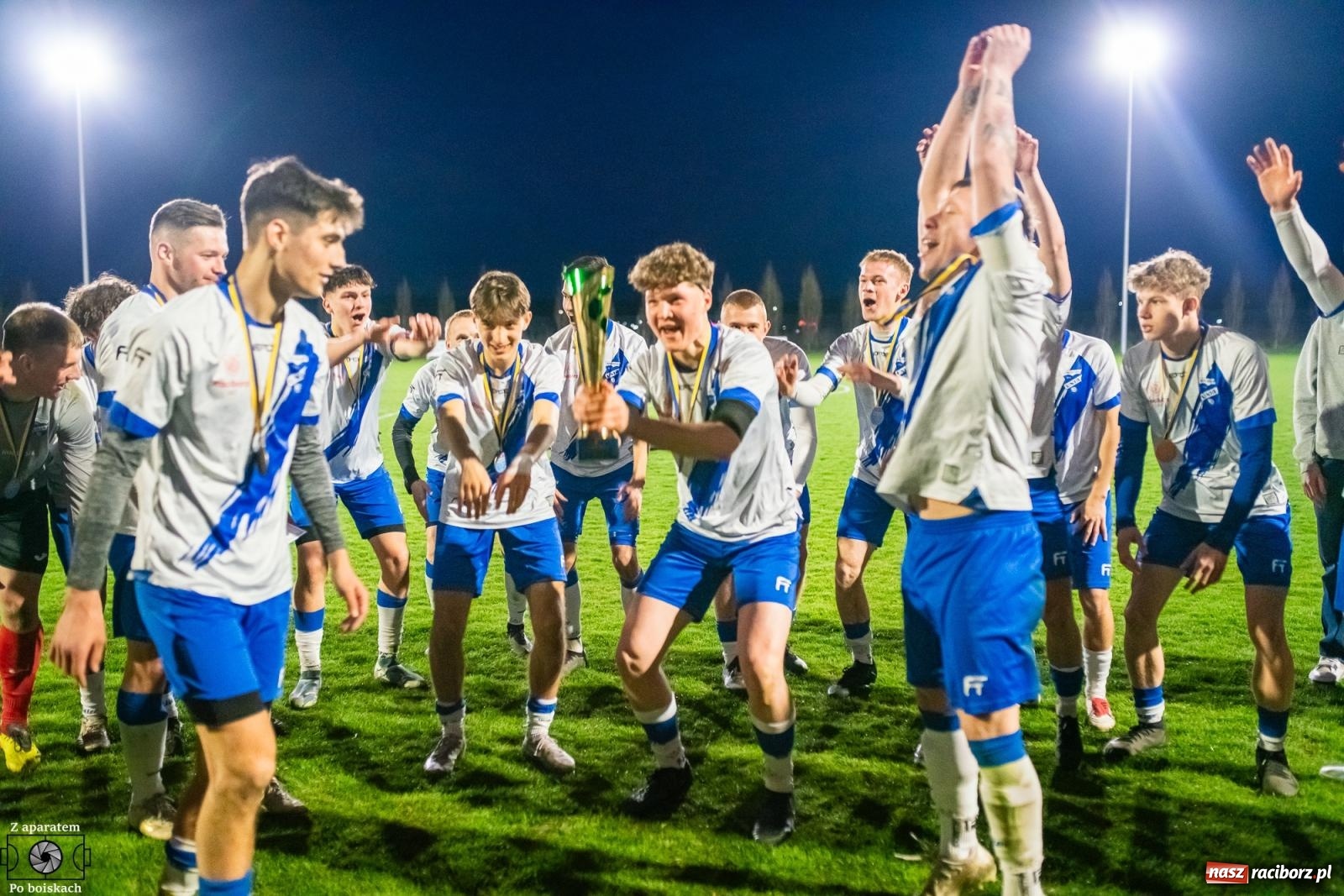 Zdjęcie w galerii na portalu naszraciborz.pl: Czekali na tę chwilę dwadzieścia dwa lata. Unia Racibórz z Pucharem Polski na szczeblu Podokręgu [FOTO i WIDEO] wiadomości z regionu