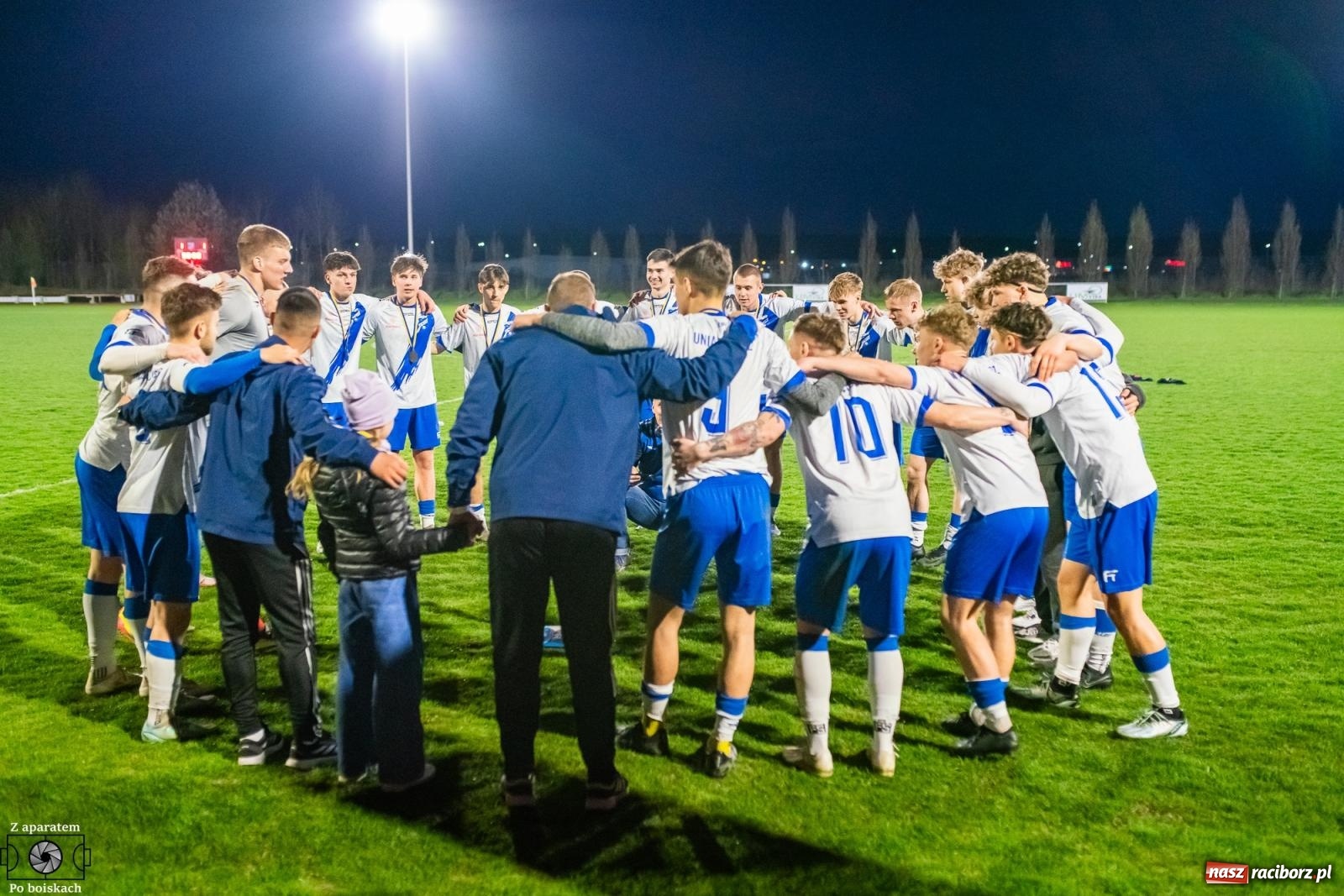 Zdjęcie w galerii na portalu naszraciborz.pl: Czekali na tę chwilę dwadzieścia dwa lata. Unia Racibórz z Pucharem Polski na szczeblu Podokręgu [FOTO i WIDEO] wiadomości z regionu