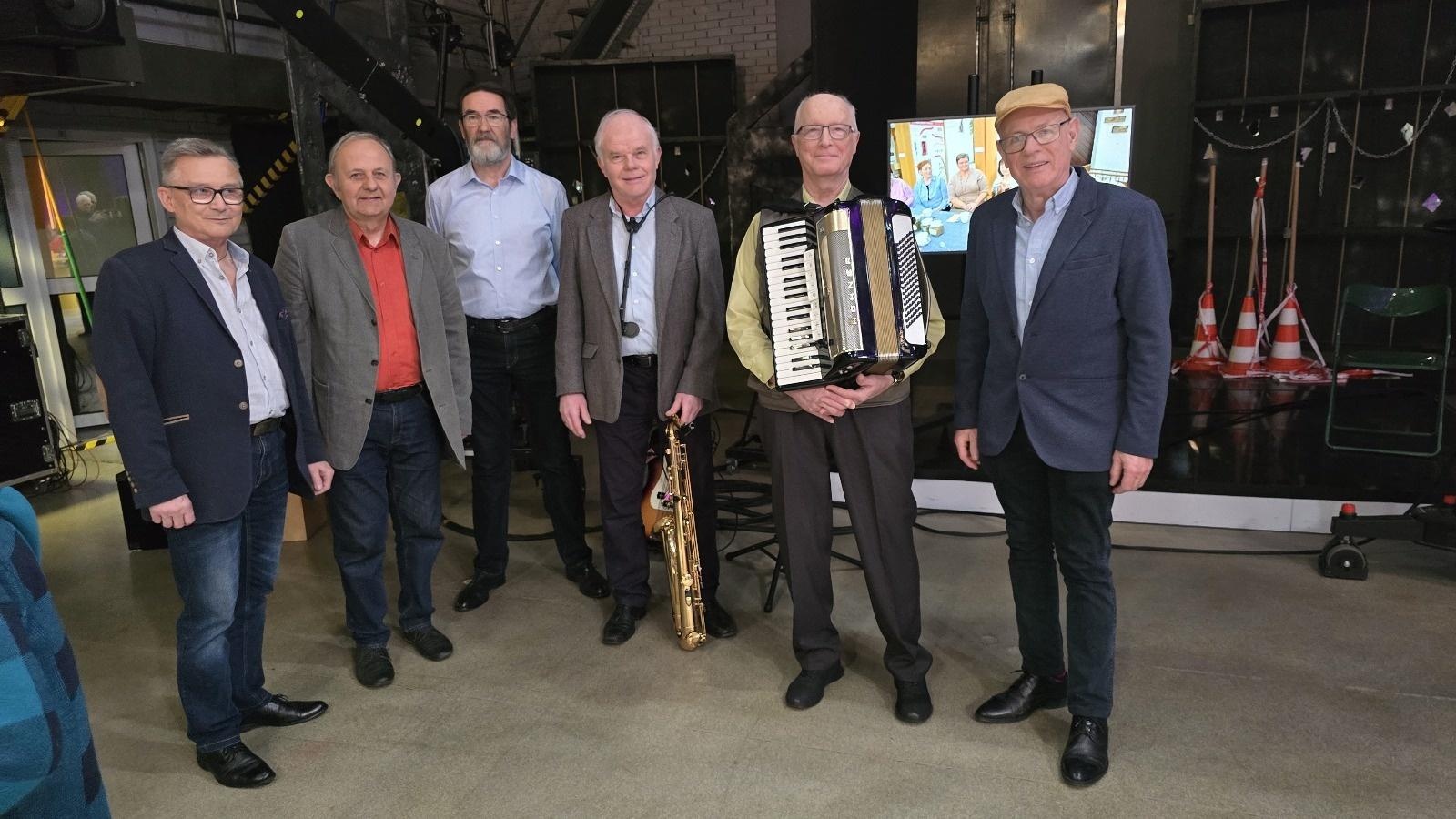 Zdjęcie w galerii na portalu naszraciborz.pl: Zespół 60 PLUS z nową energią i sukcesem w telewizji wiadomości z regionu